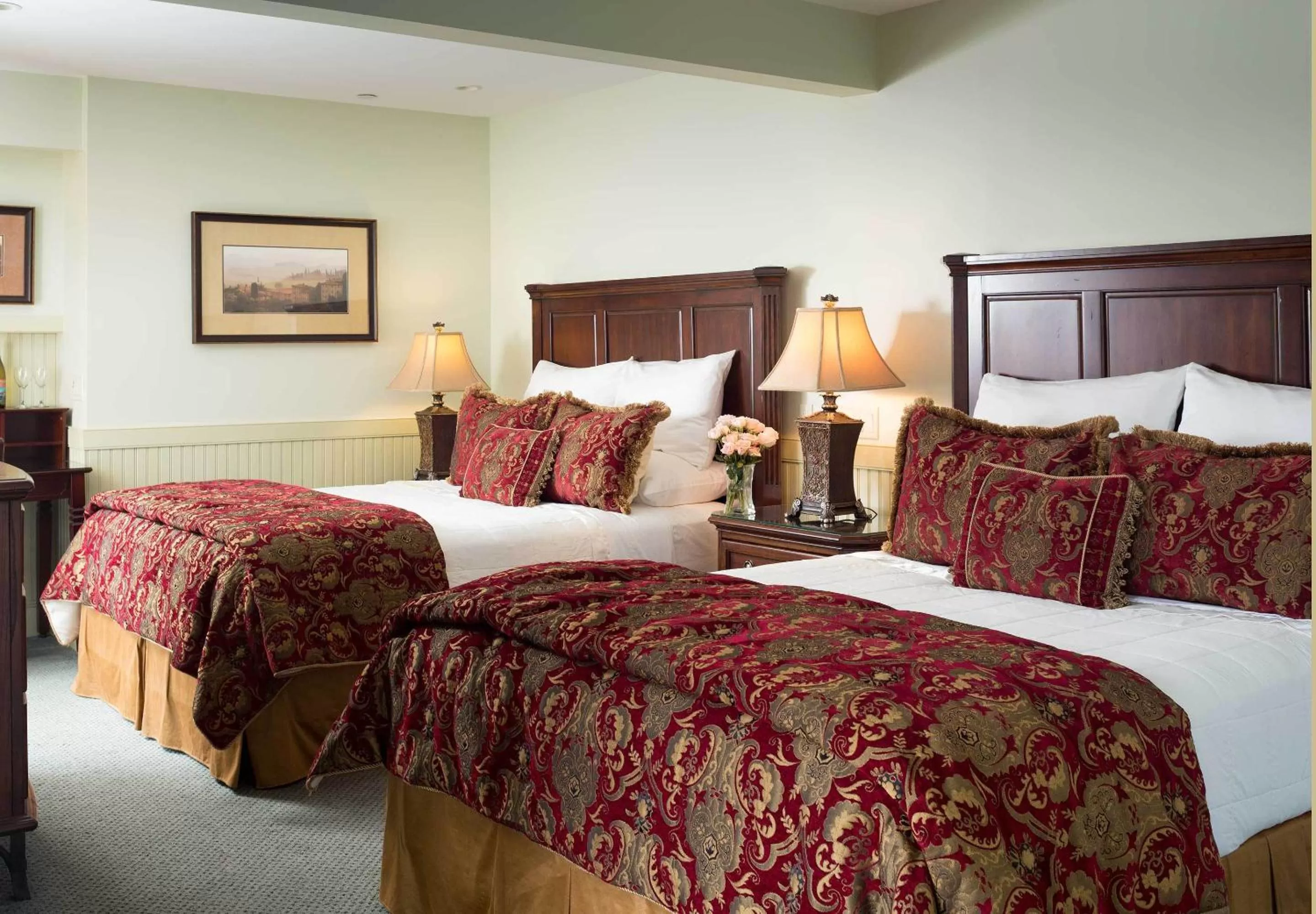 Photo of the whole room, Bed in Grand Harbor Inn