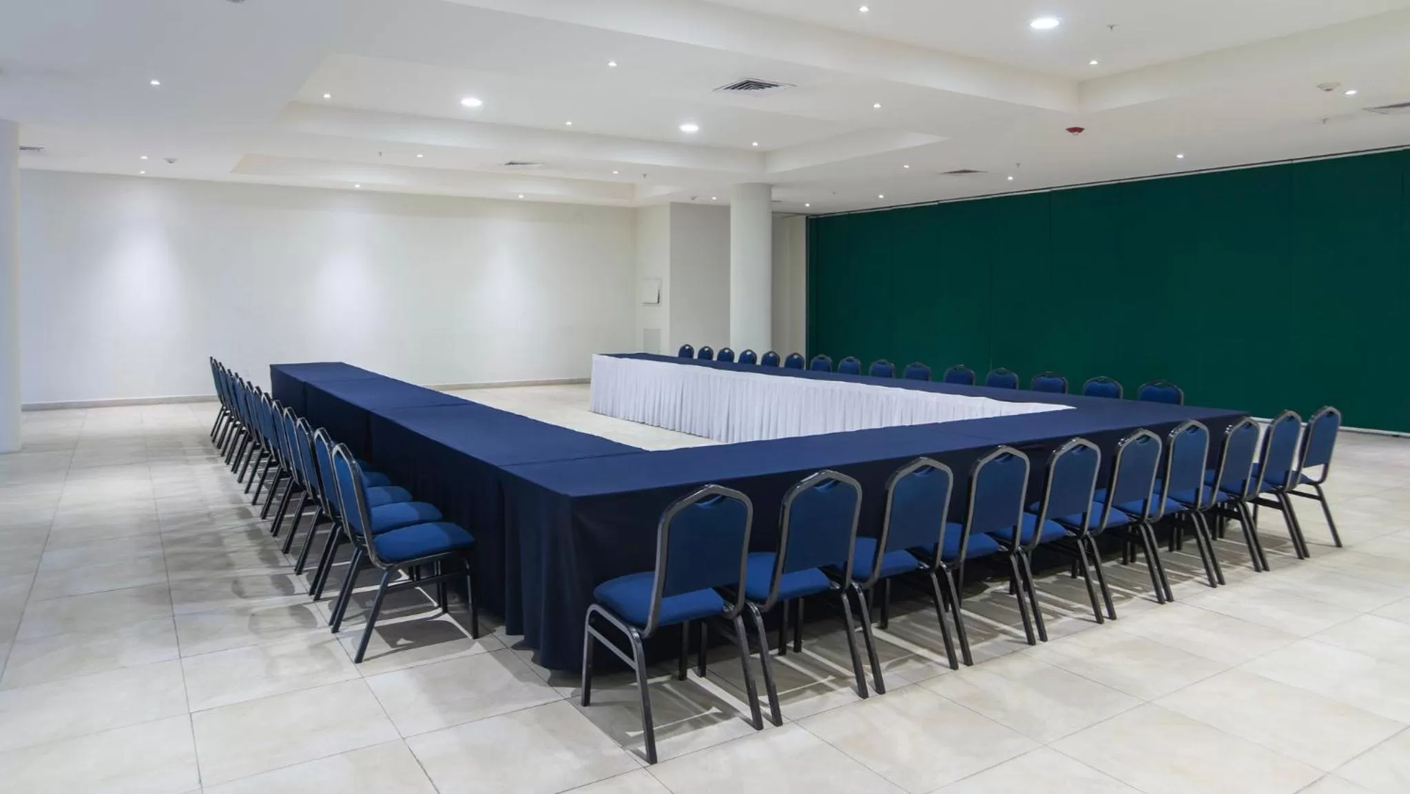 Meeting/conference room in Holiday Inn Express Xalapa by IHG