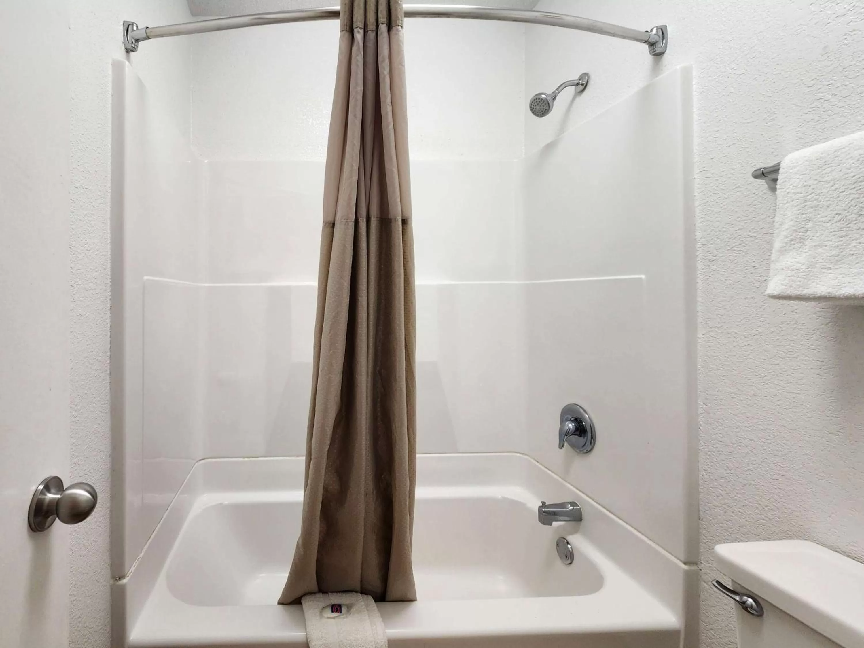 Bathroom in Motel 6-Baytown, TX - Baytown East