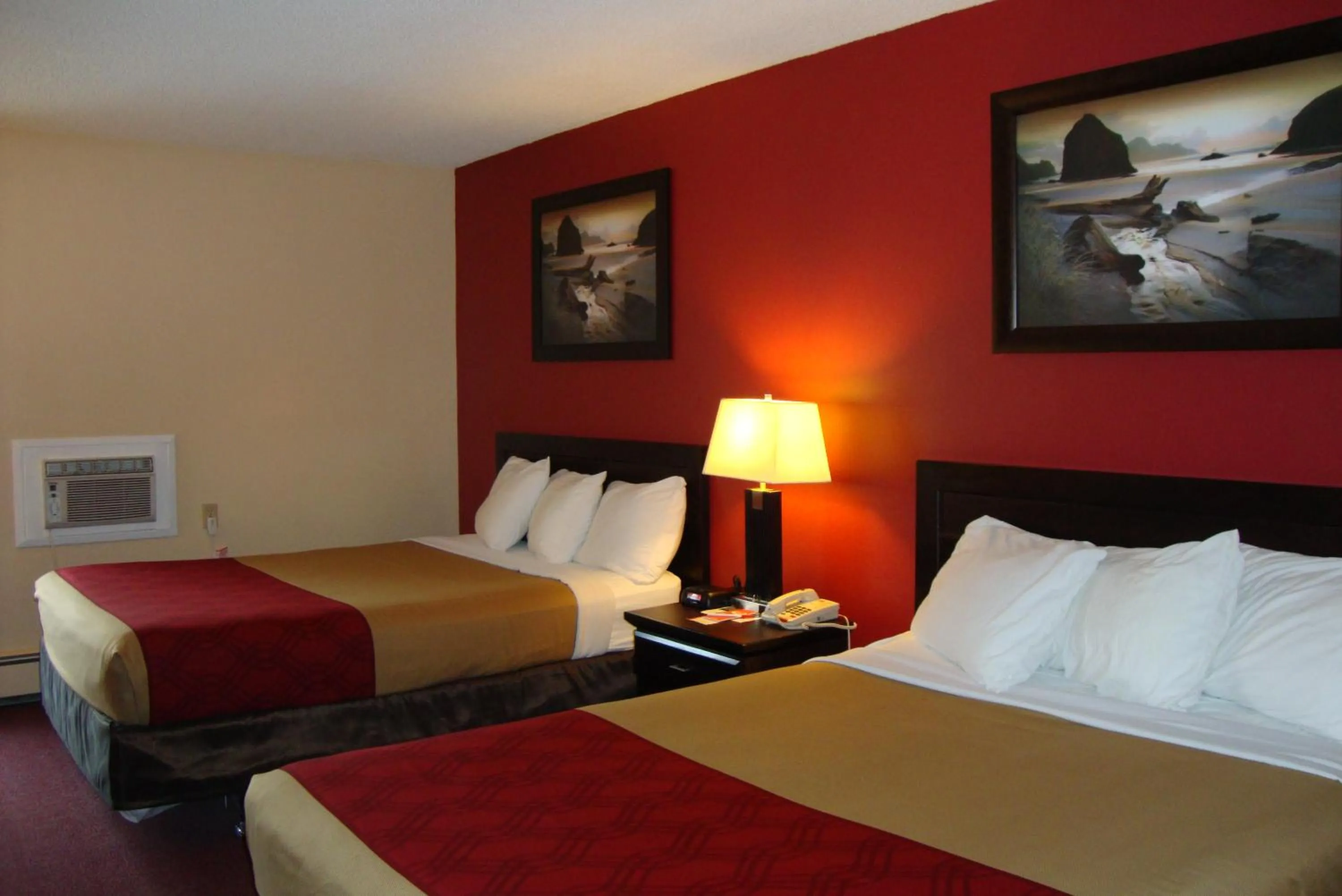 Bedroom, Bed in Econo Lodge