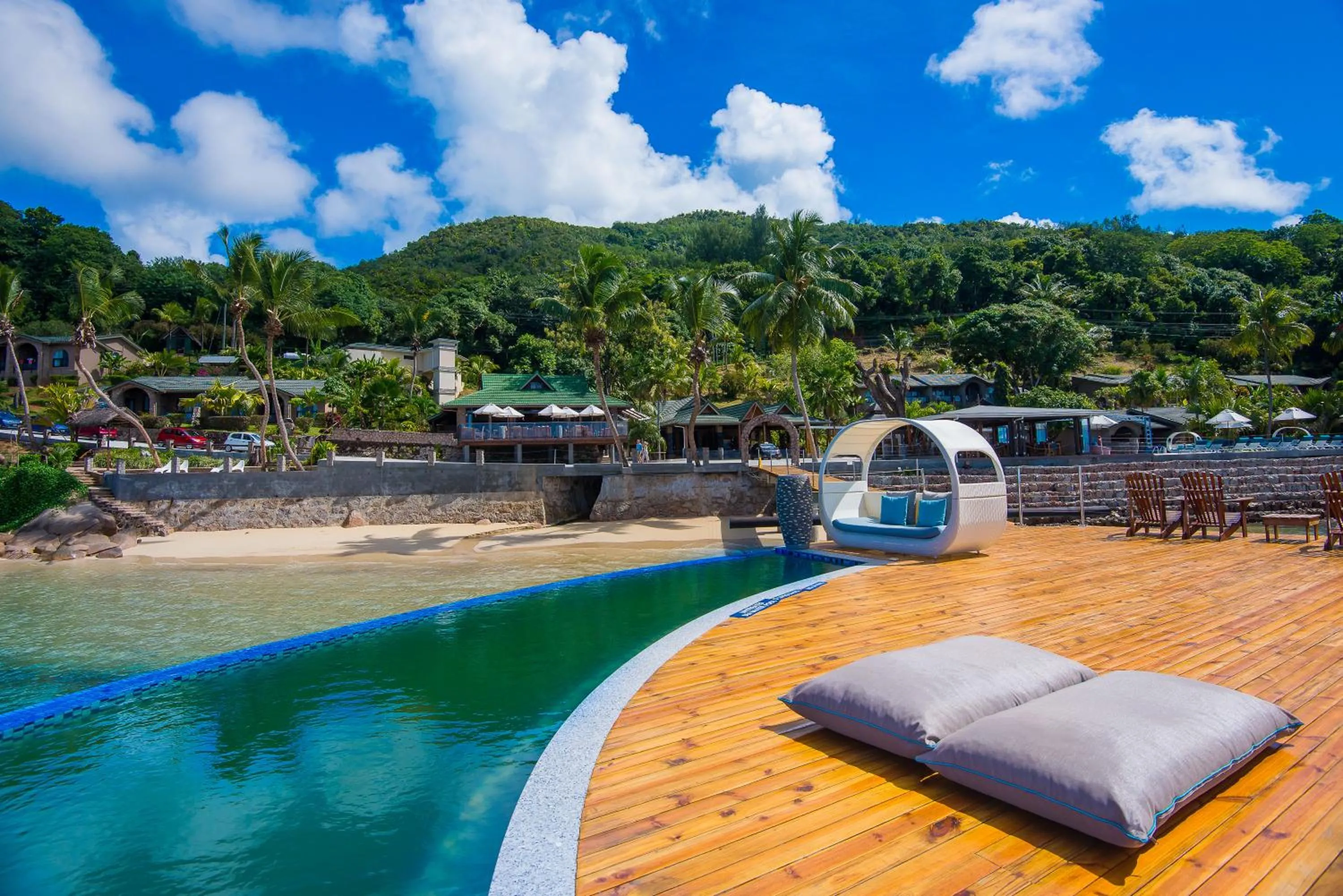 Swimming pool in Coco de Mer Hotel and Black Parrot Suites