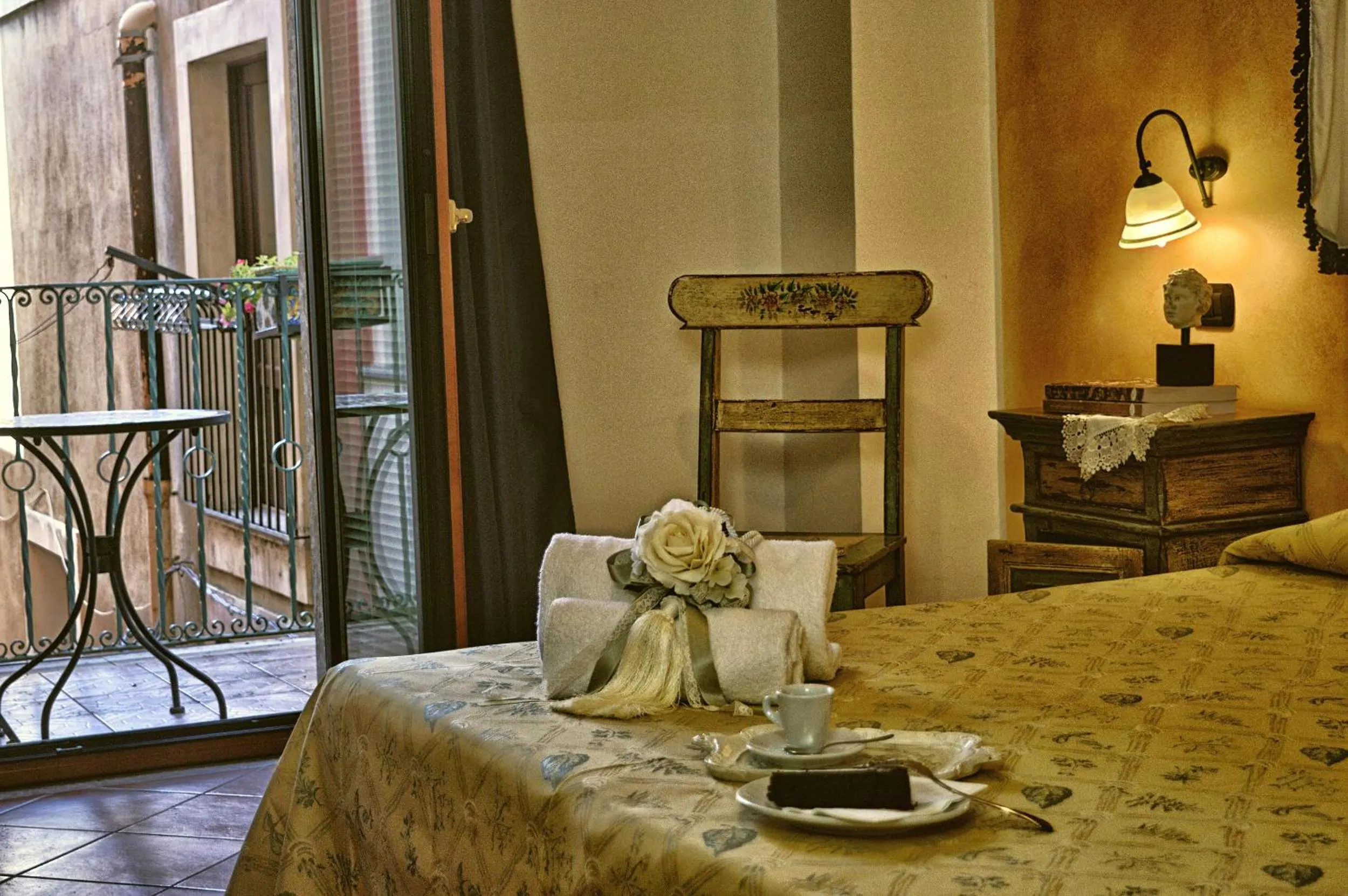 Bedroom, Bed in Hotel Victoria