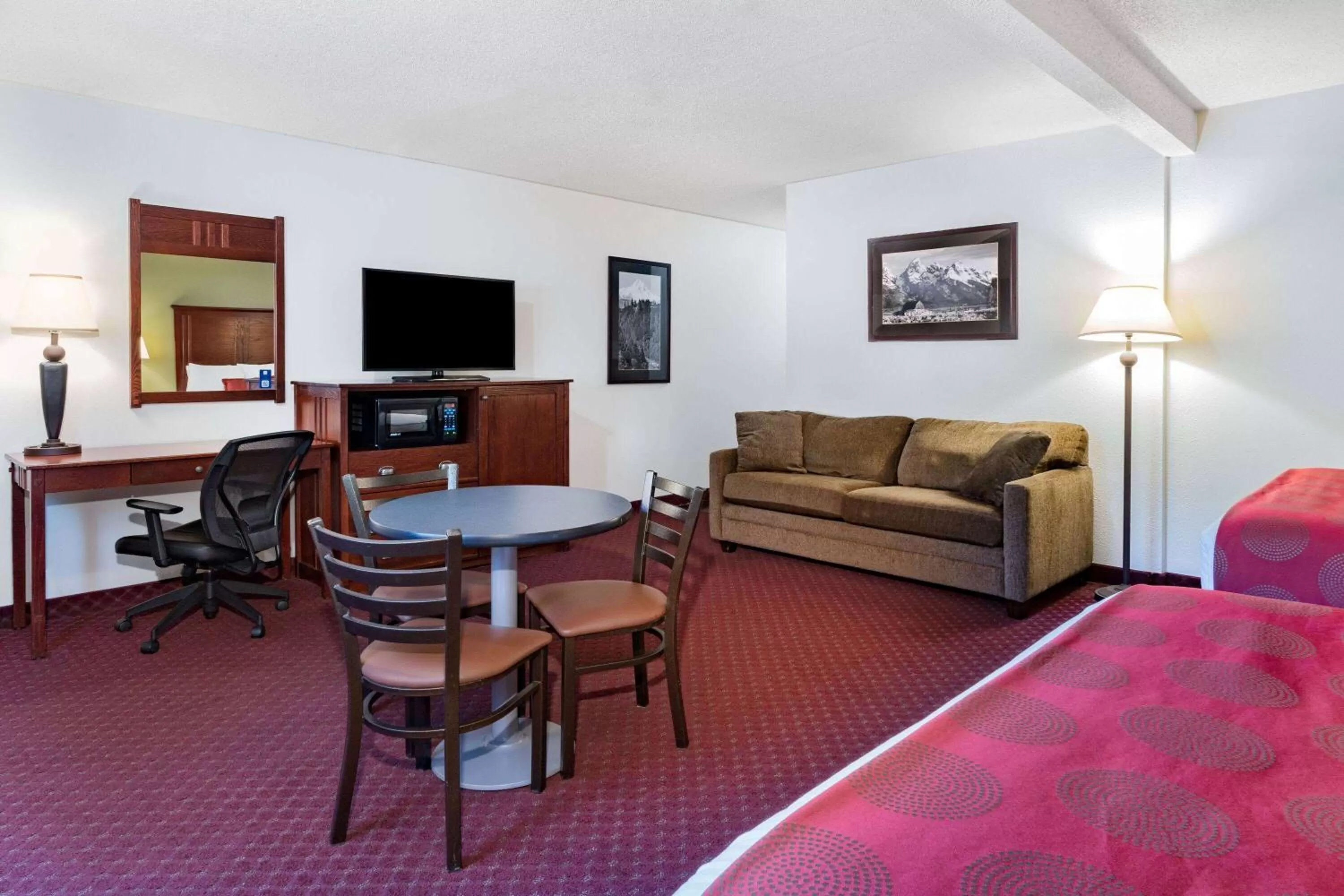 Photo of the whole room, Bed in Baymont by Wyndham Bozeman