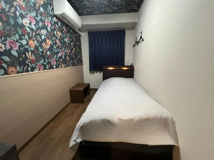 Single Room with Shared Bathroom - Non-Smoking in Hotel Sunplaza