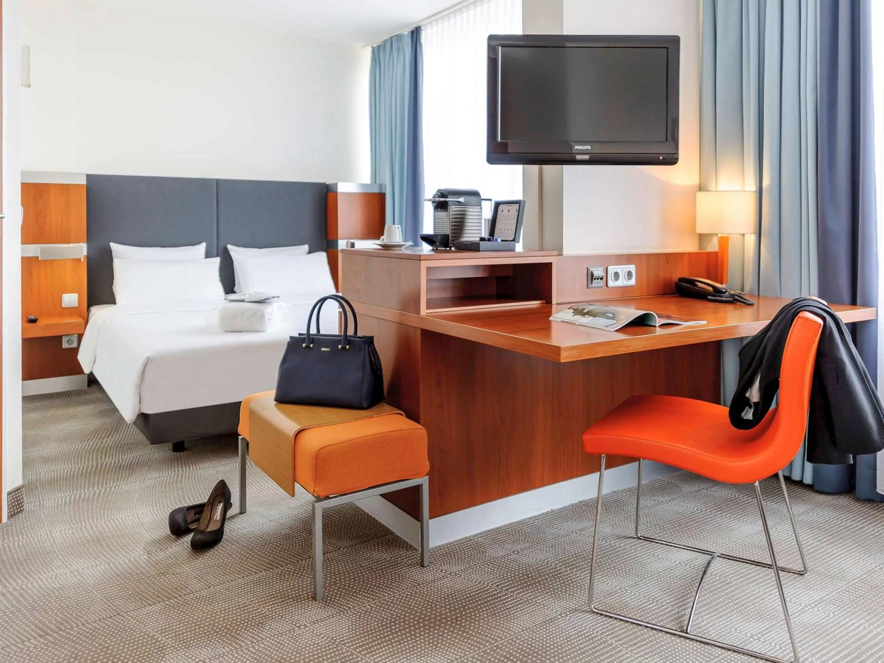 Photo of the whole room, Bed in Novotel Erlangen