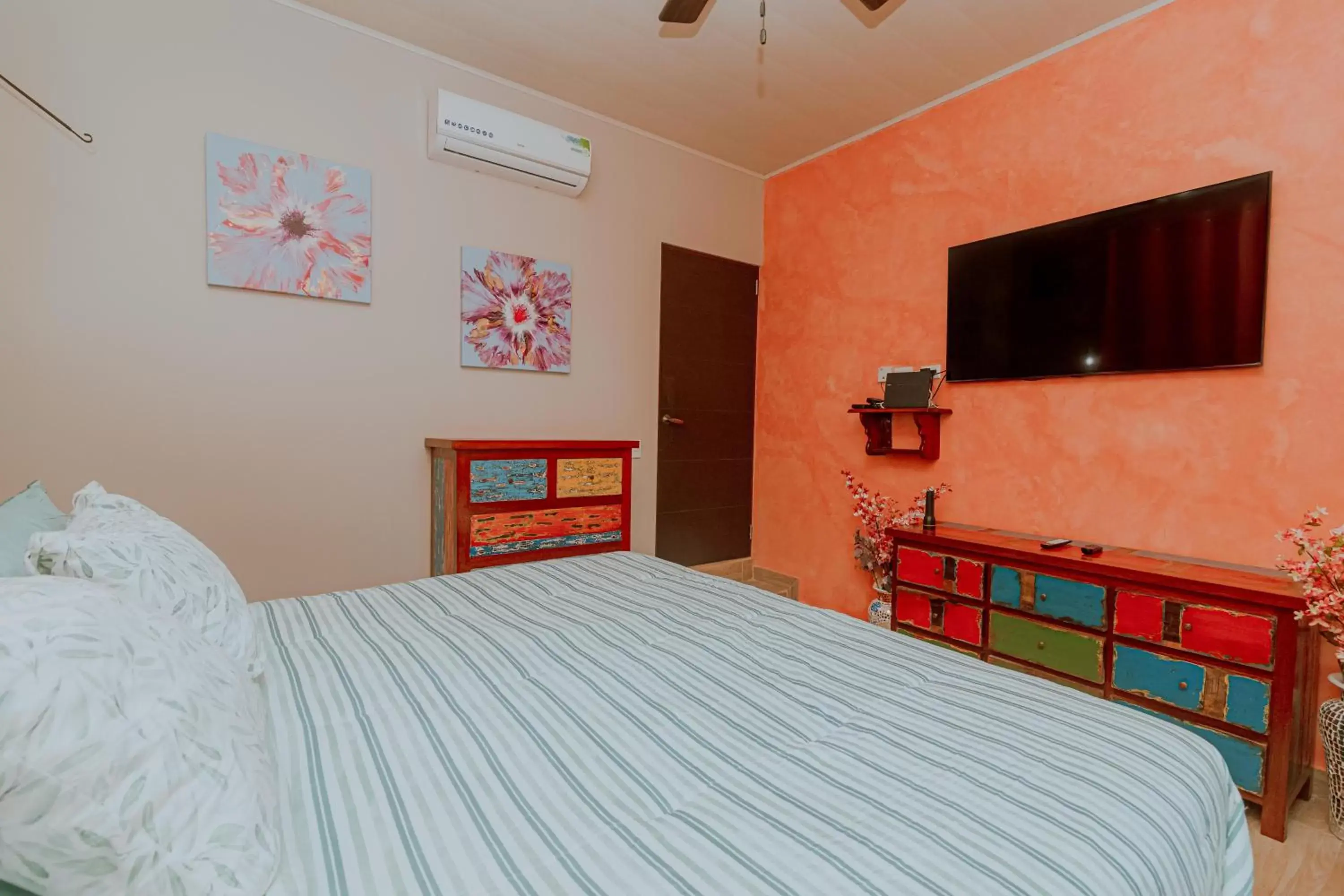 Suite with Mountain View in Oasis Diverse Adult Retreat Suite with Mountain View in Oasis Diverse Adult Retreat