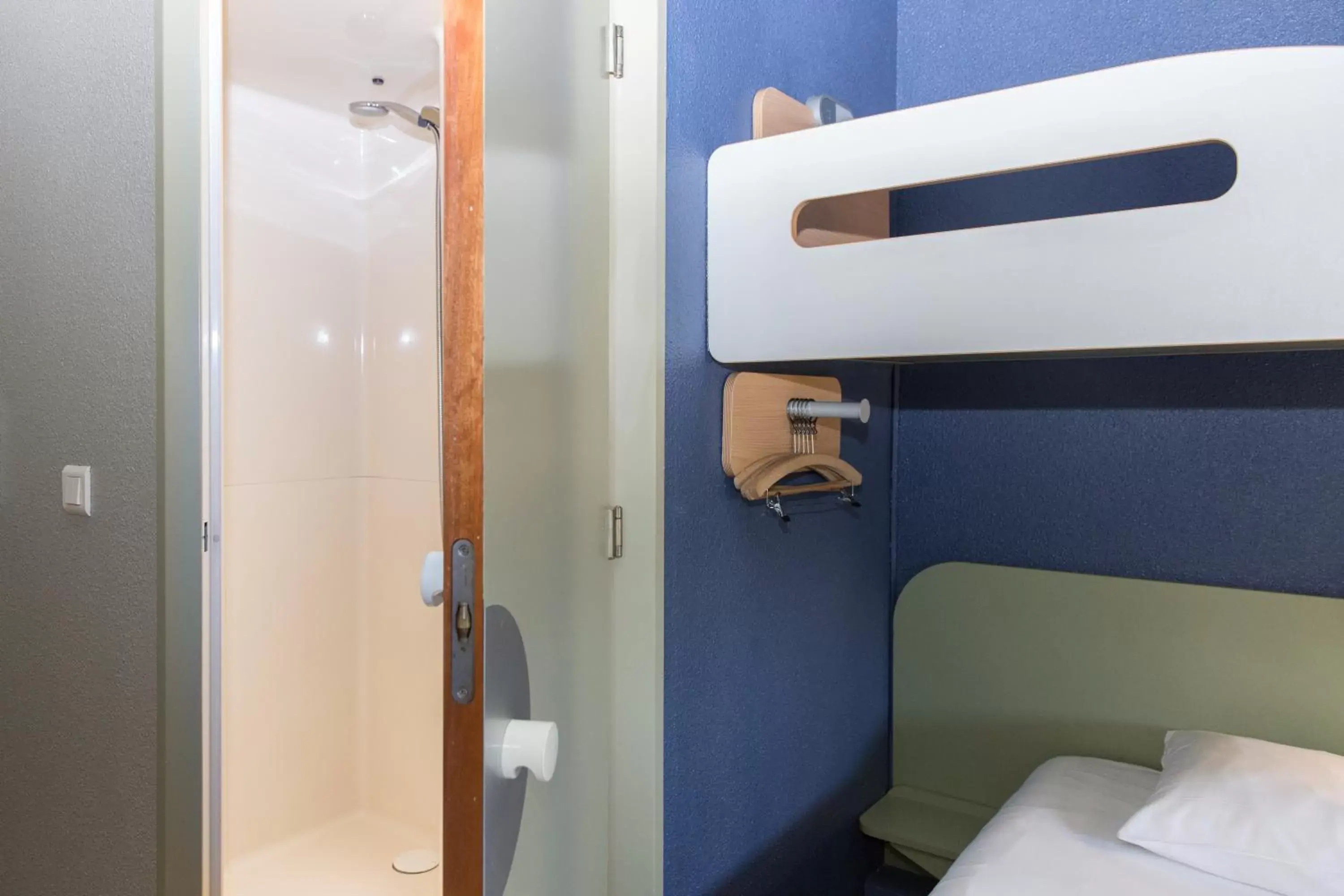 Standard Twin Room with Bunk Bed in Ibis Budget Sisteron Standard Twin Room with Bunk Bed in Ibis Budget Sisteron