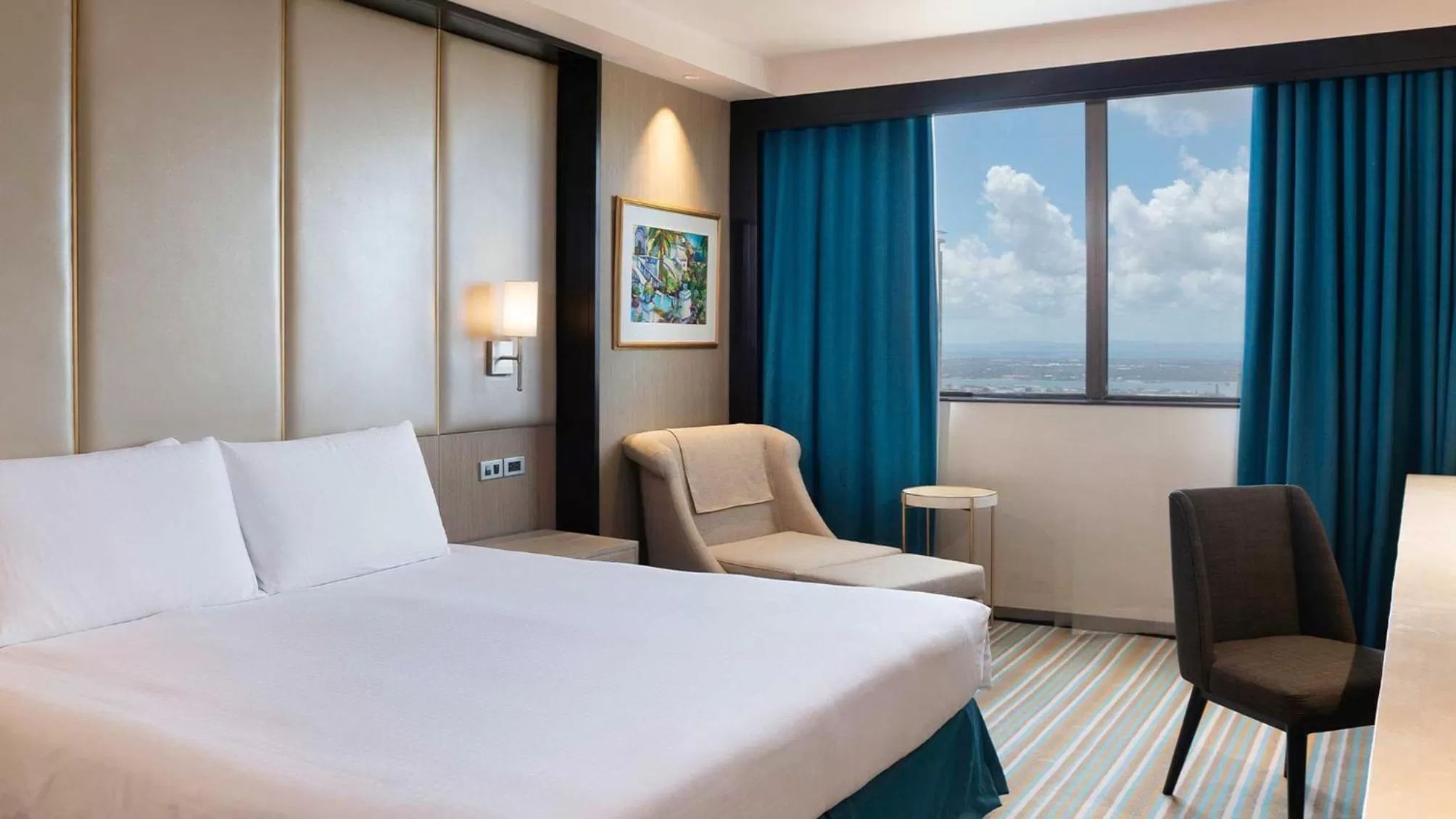 Photo of the whole room, Bed in Marco Polo Plaza Cebu
