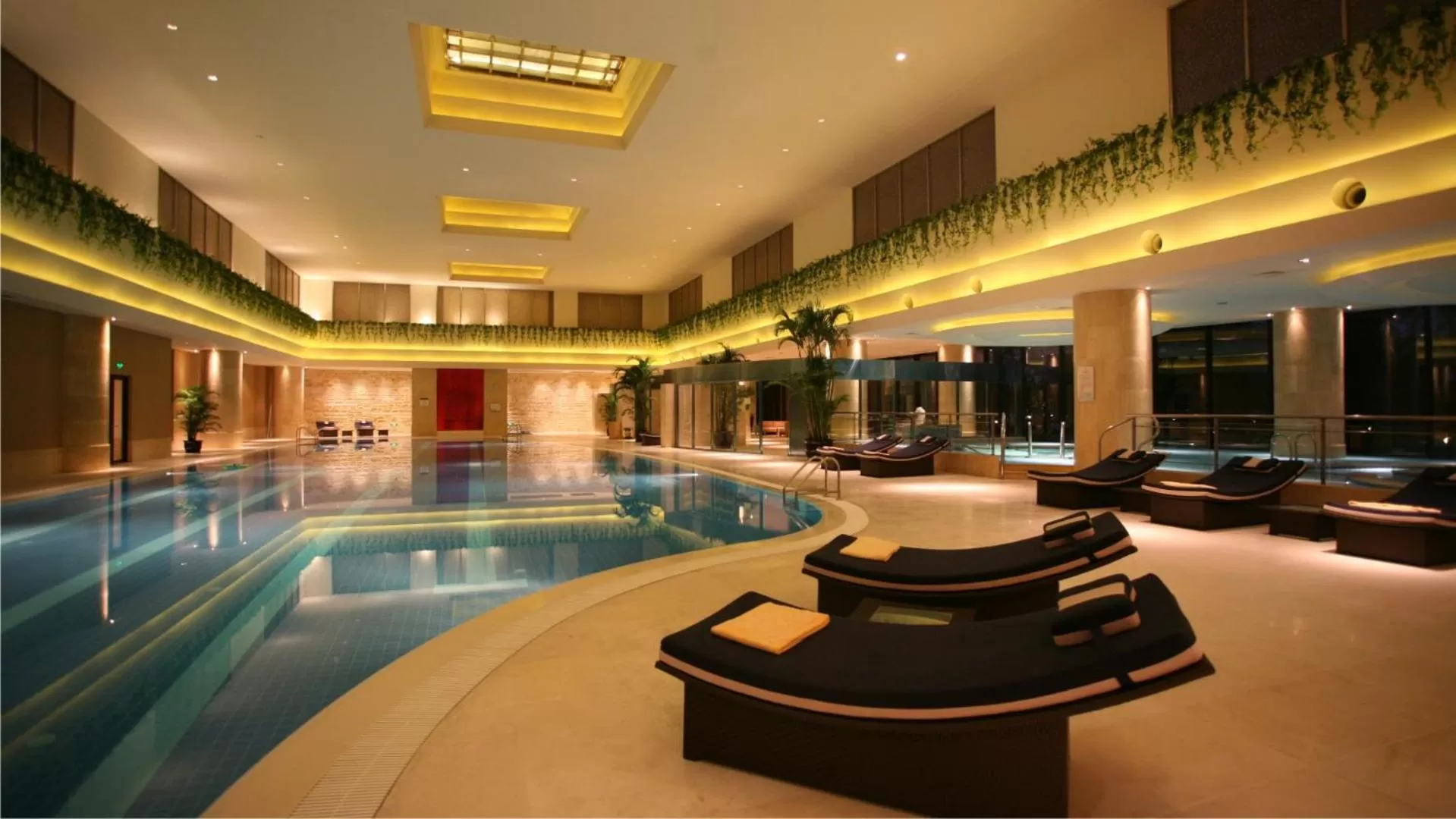 Swimming pool in Kempinski Hotel Suzhou
