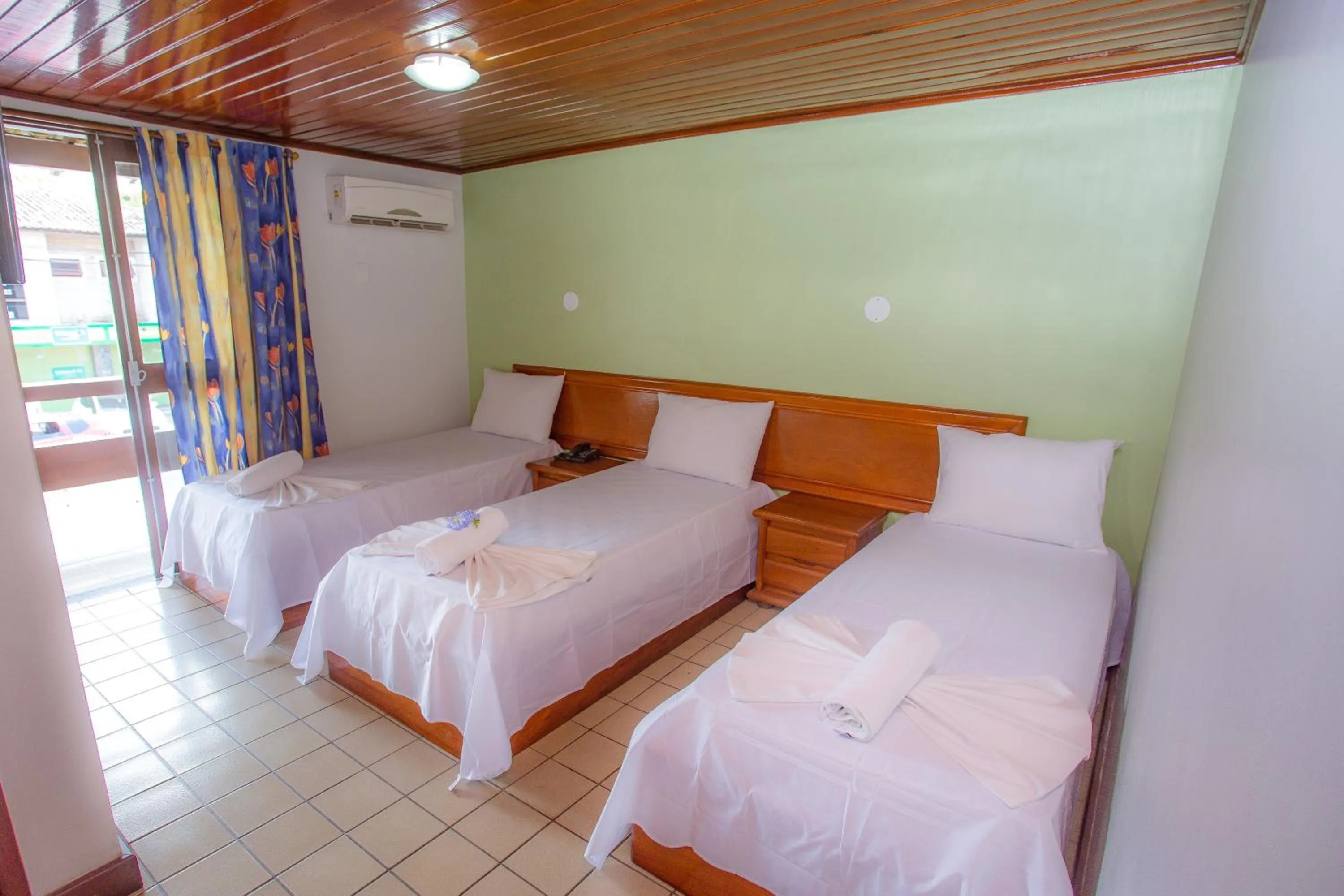 Standard Triple Room in Oceano Porto Hotel