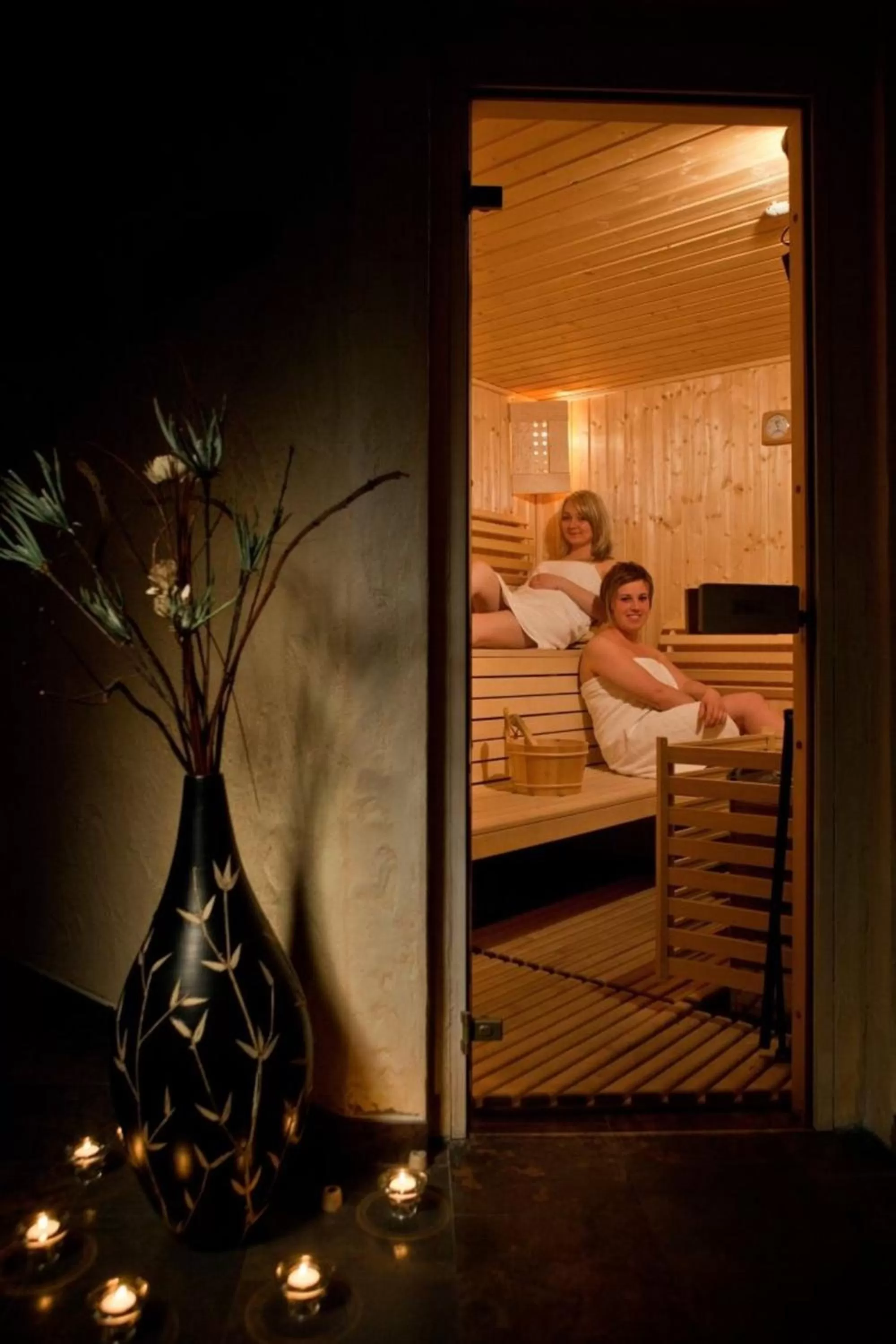 Spa and wellness centre/facilities, Bed in Hotel Dwór Karolówka
