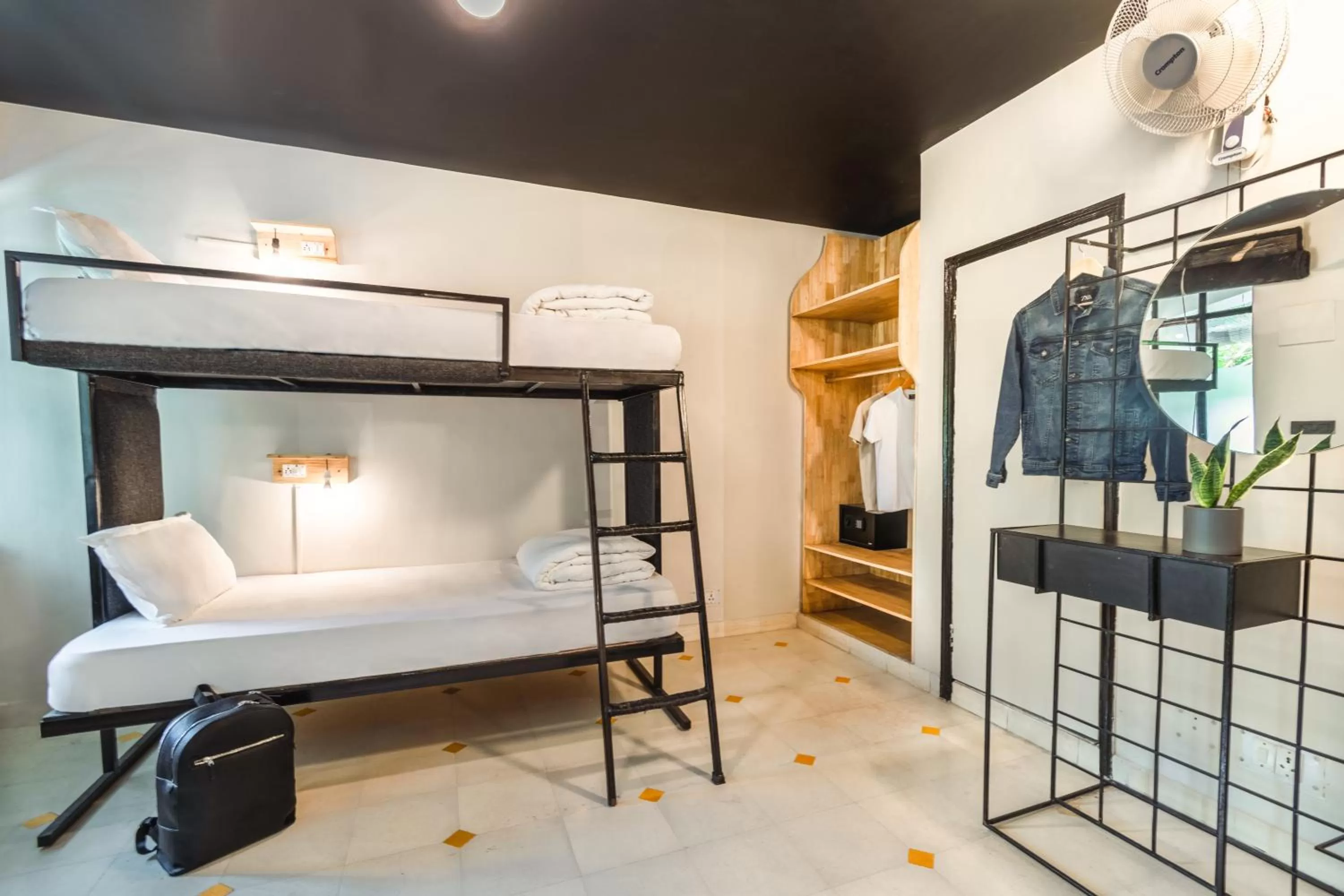 Bunk Bed in LetsBunk Poshtel & Suites