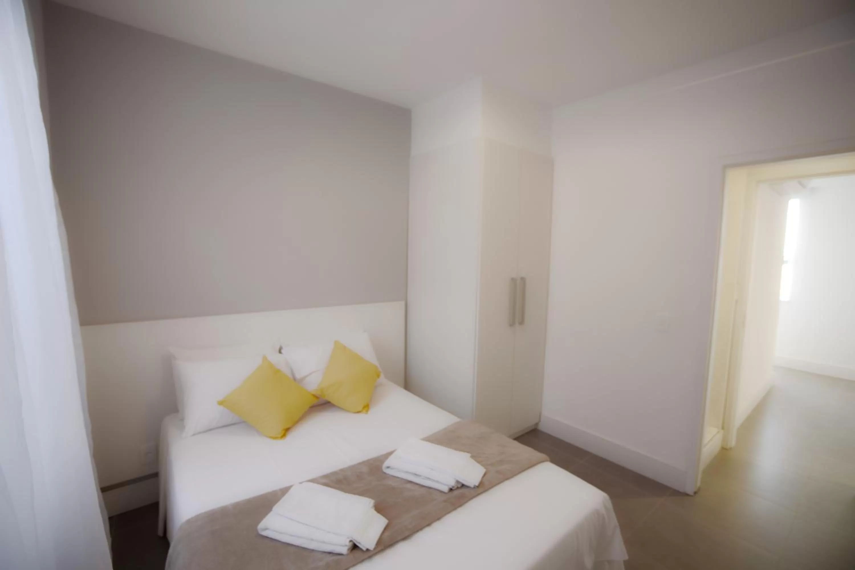 Bedroom, Bed in New Sugar Loft Apartments