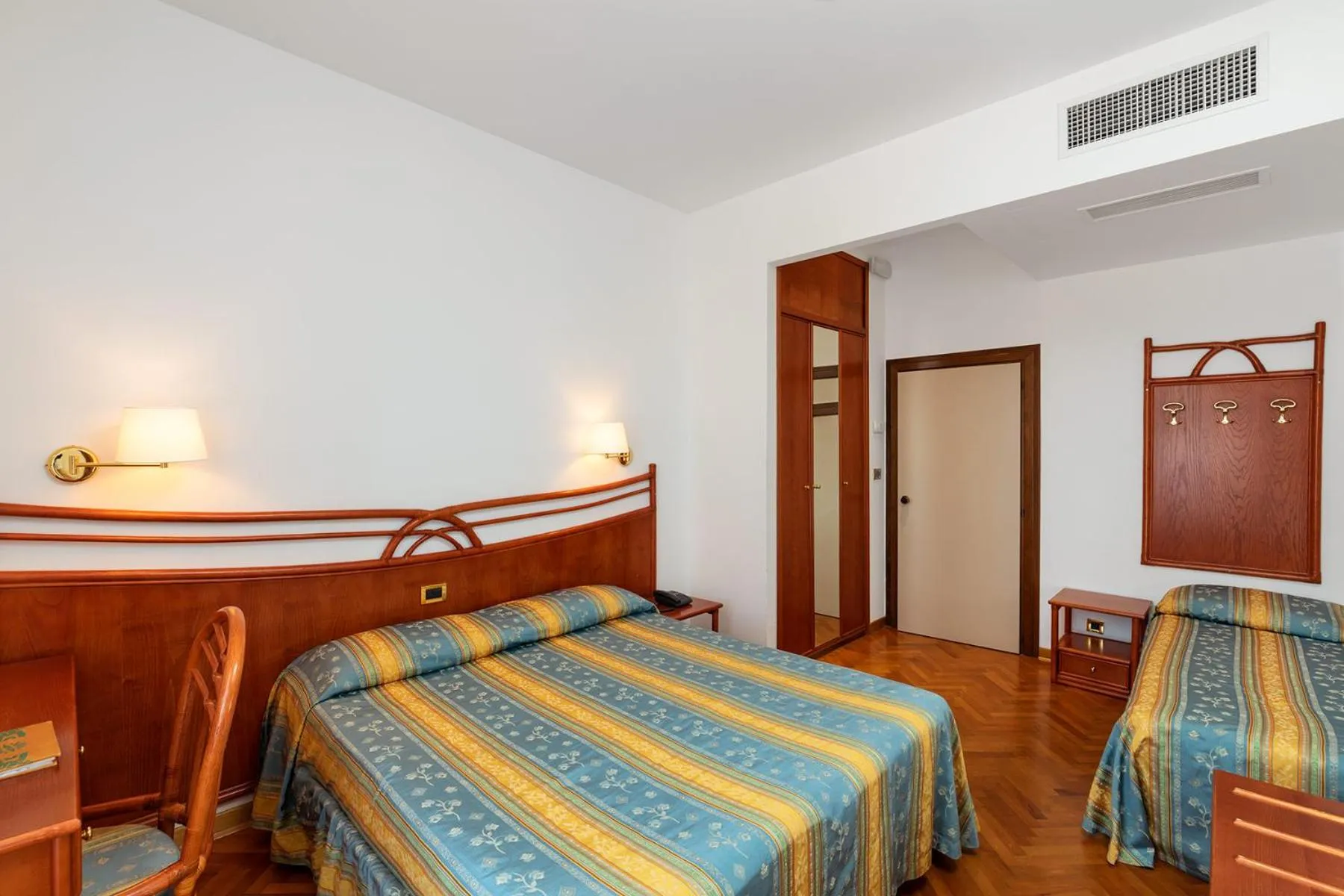 Photo of the whole room, Bed in Hotel Rivamare