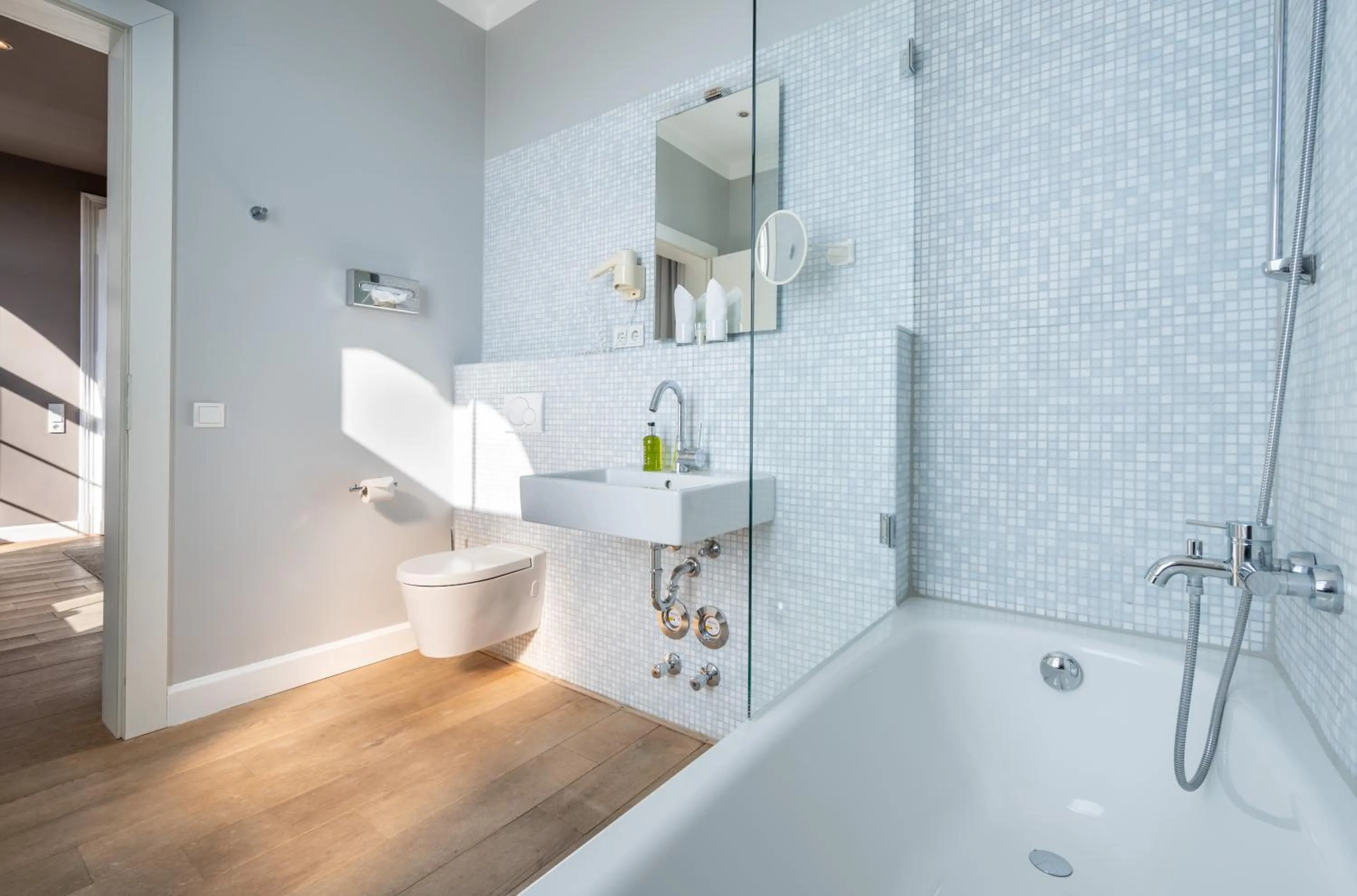 Bathroom in The New Yorker Hotel Köln-Messe