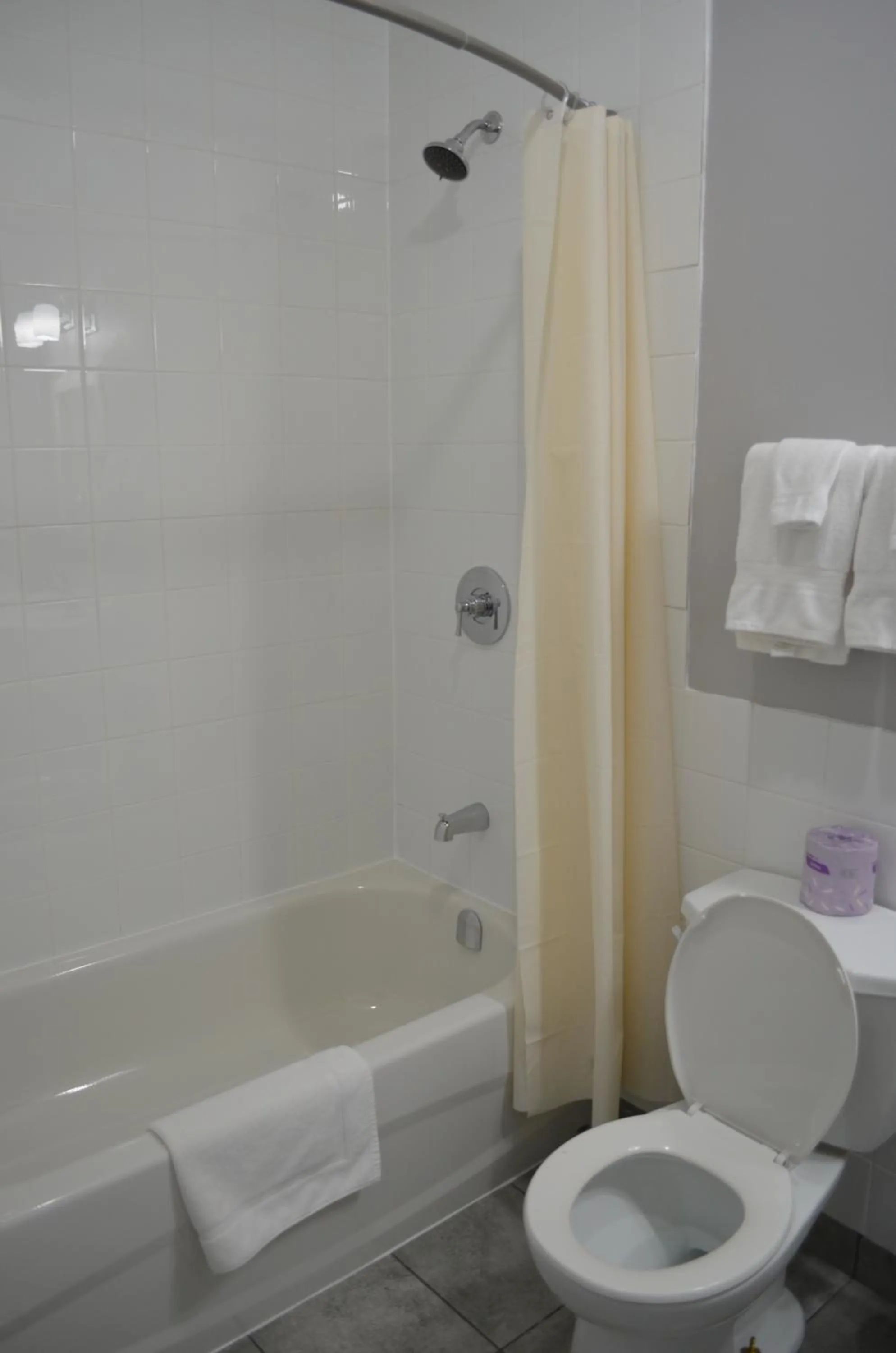 Bath, Bathroom in Studio 1 Motel