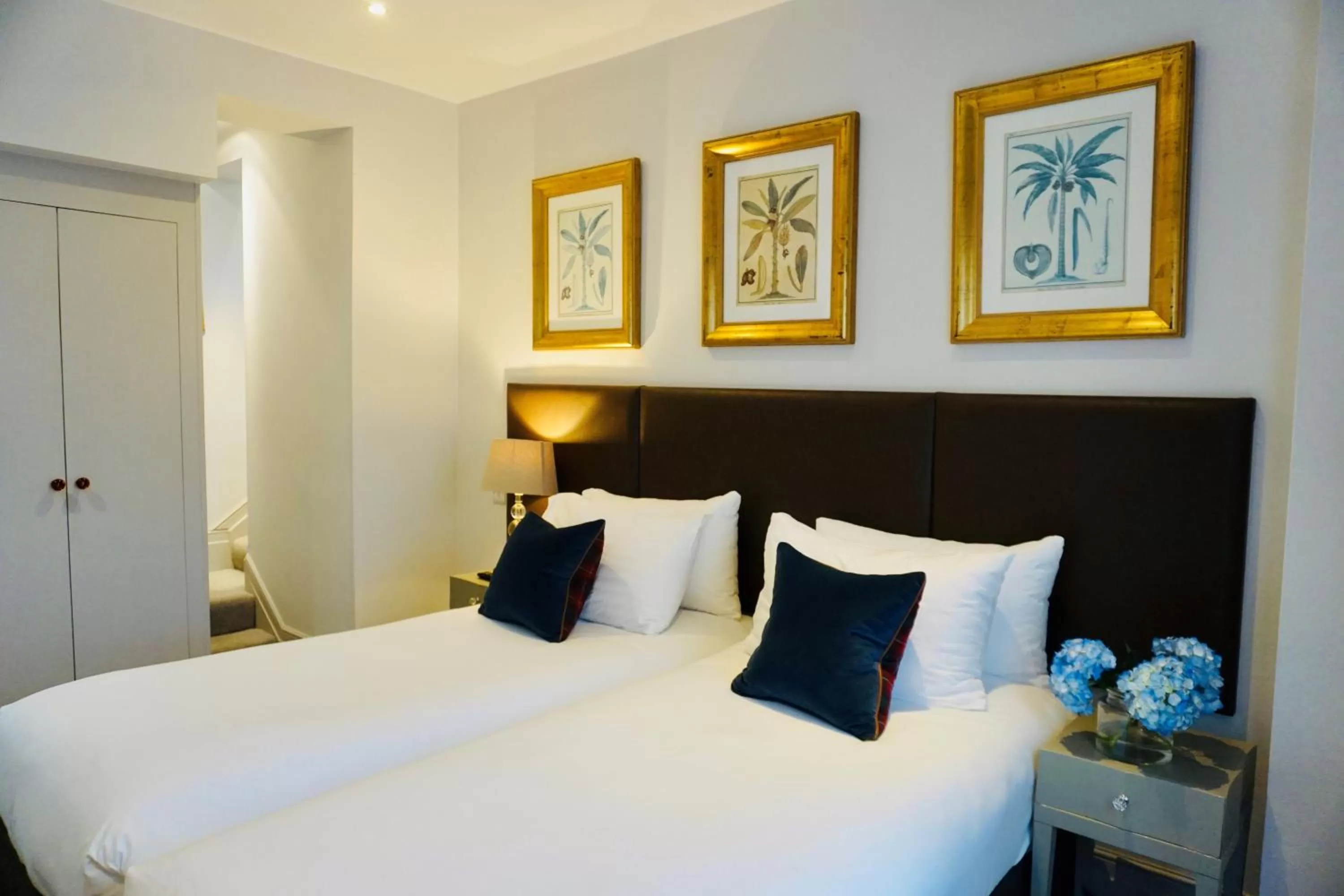 Bedroom, Bed in The Tophams Hotel