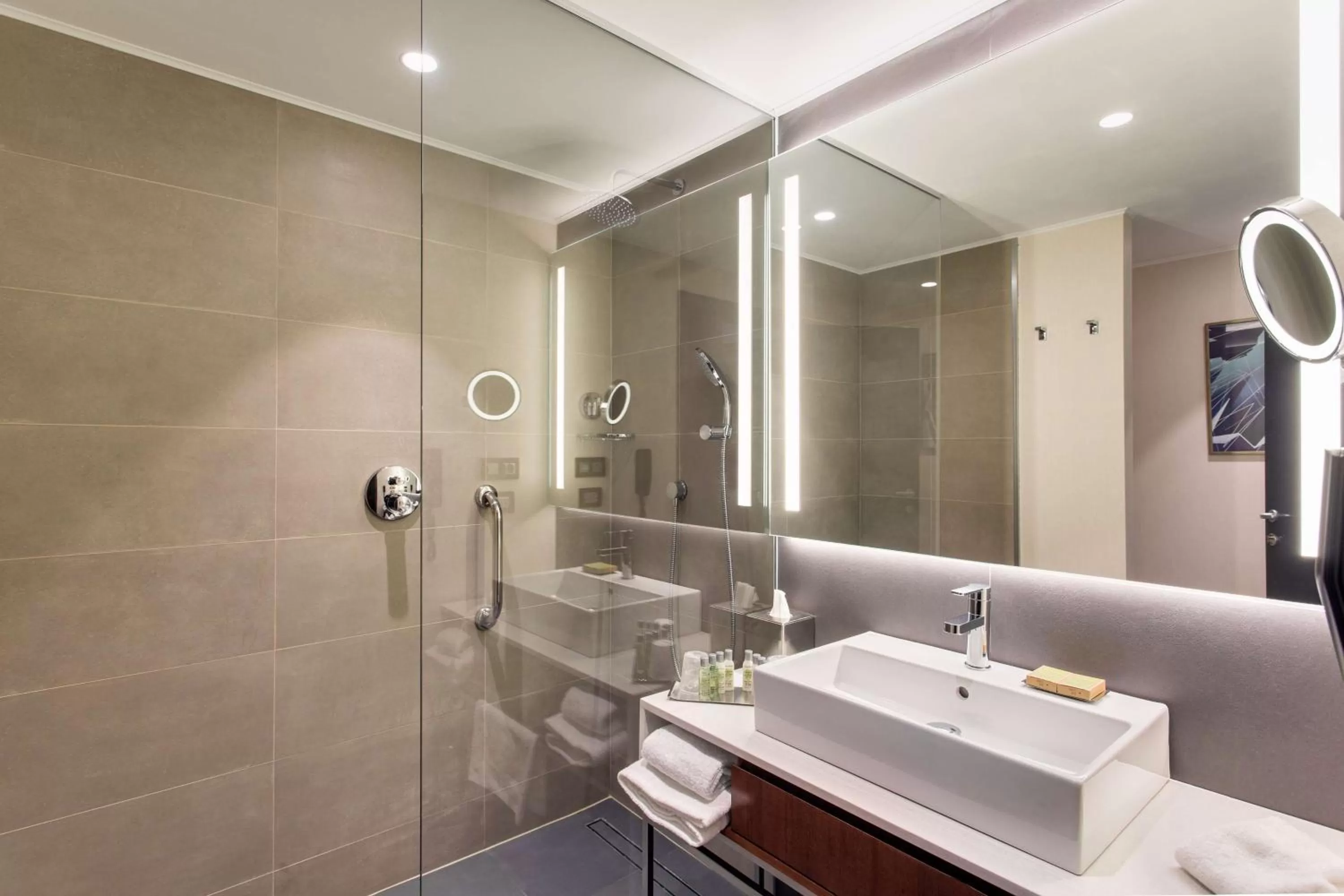 Bathroom in DoubleTree by Hilton Hotel Cluj - City Plaza