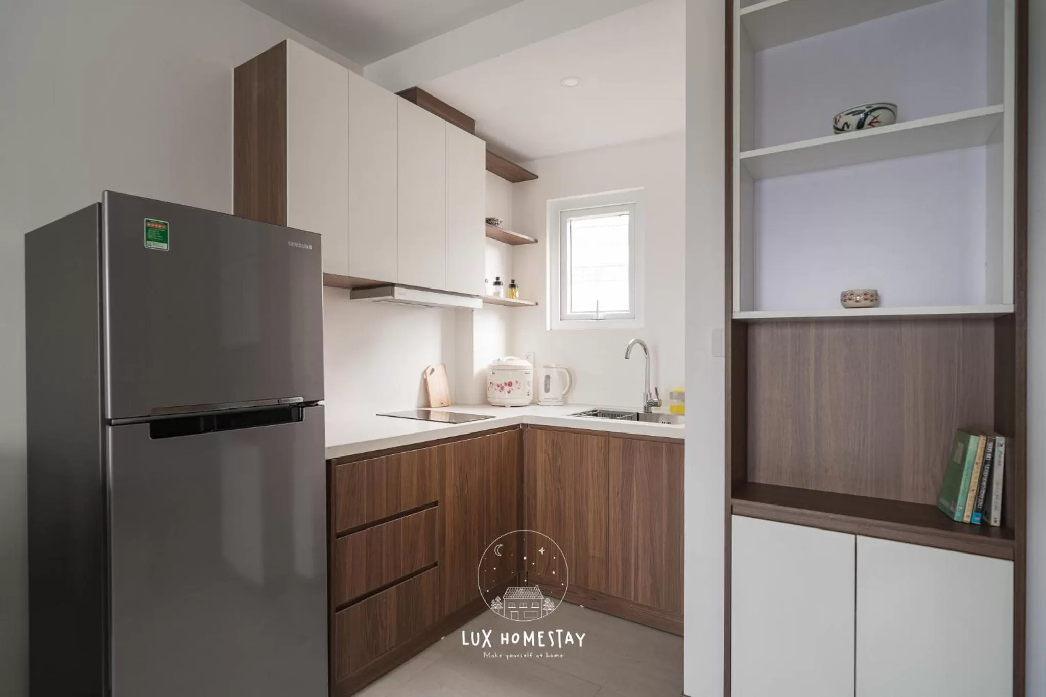 Kitchen or kitchenette in Lux Westlake Studio