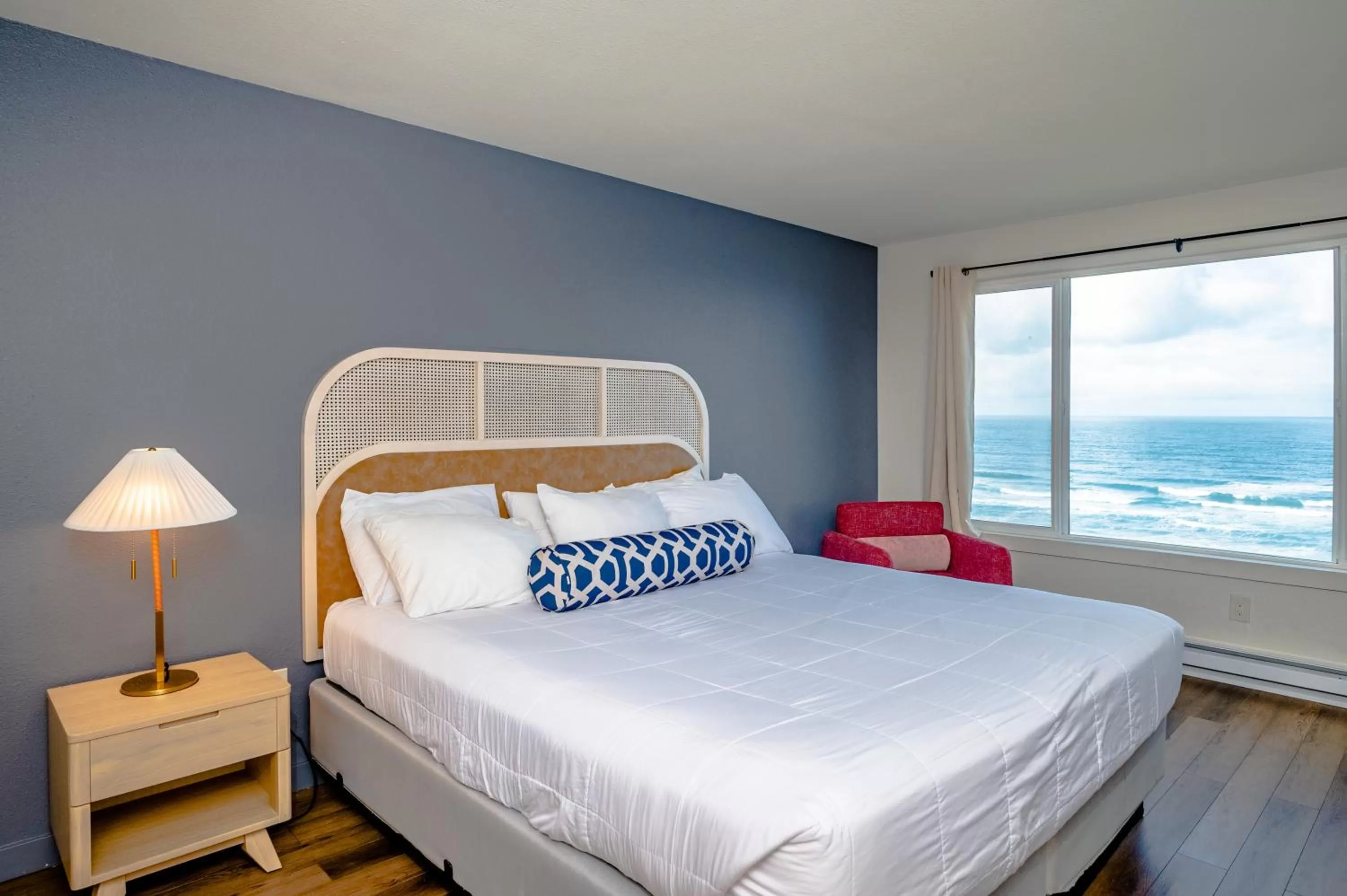 Bed in Seagull Beachfront Inn