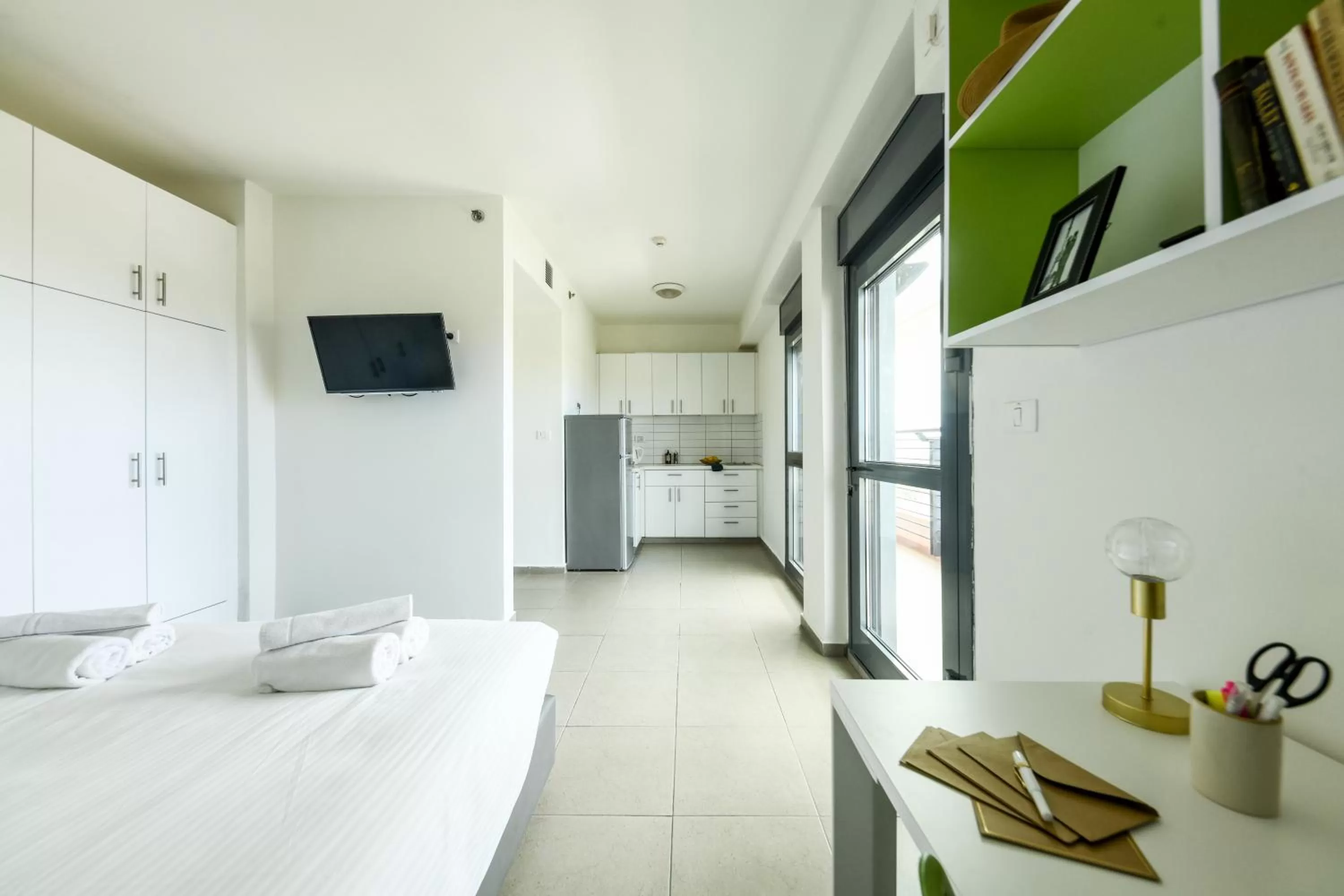 Bed in דירות גני תערוכה - TLV university apartments near Expo by Sea N' Rent
