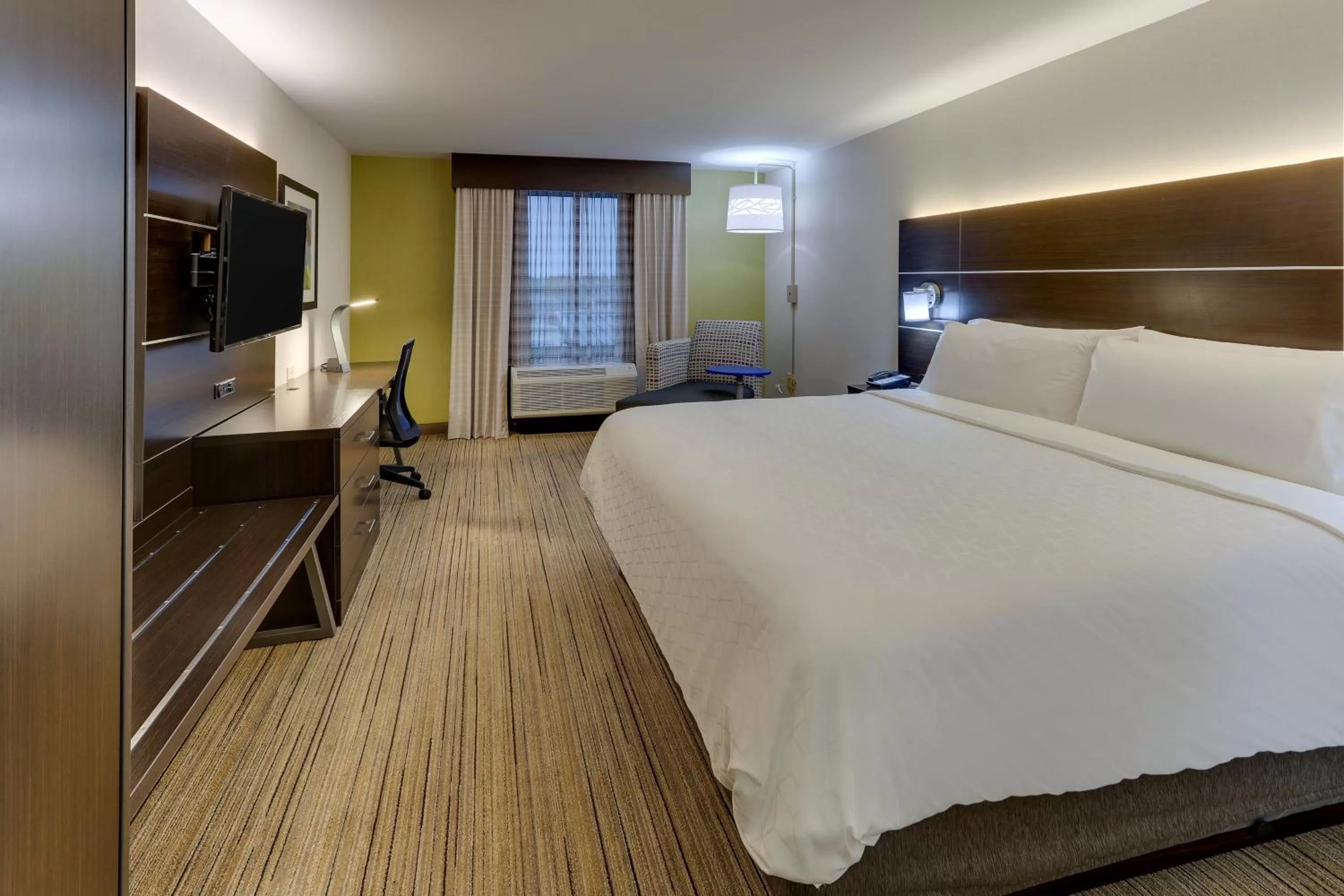 Photo of the whole room, Bed in Holiday Inn Express & Suites Troy by IHG