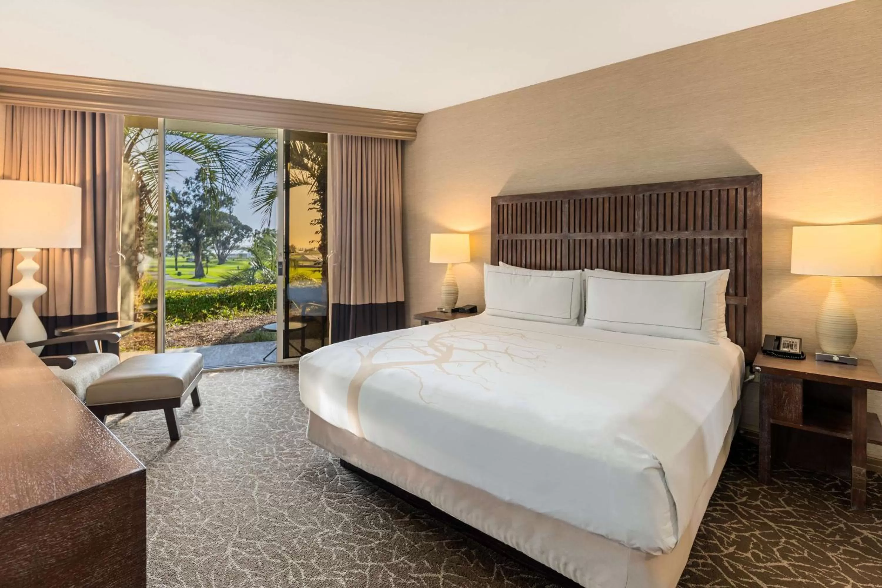 Bed in Hilton La Jolla Torrey Pines