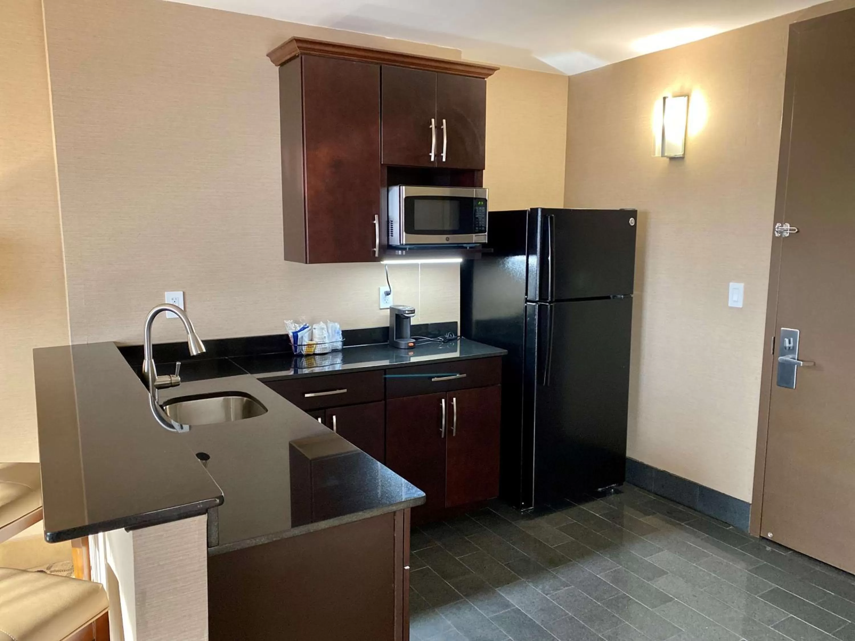 KING BED-1 BEDROOM SUITE-PENTHOUSE-NON SMOKING in Radisson Hotel Southfield-Detroit