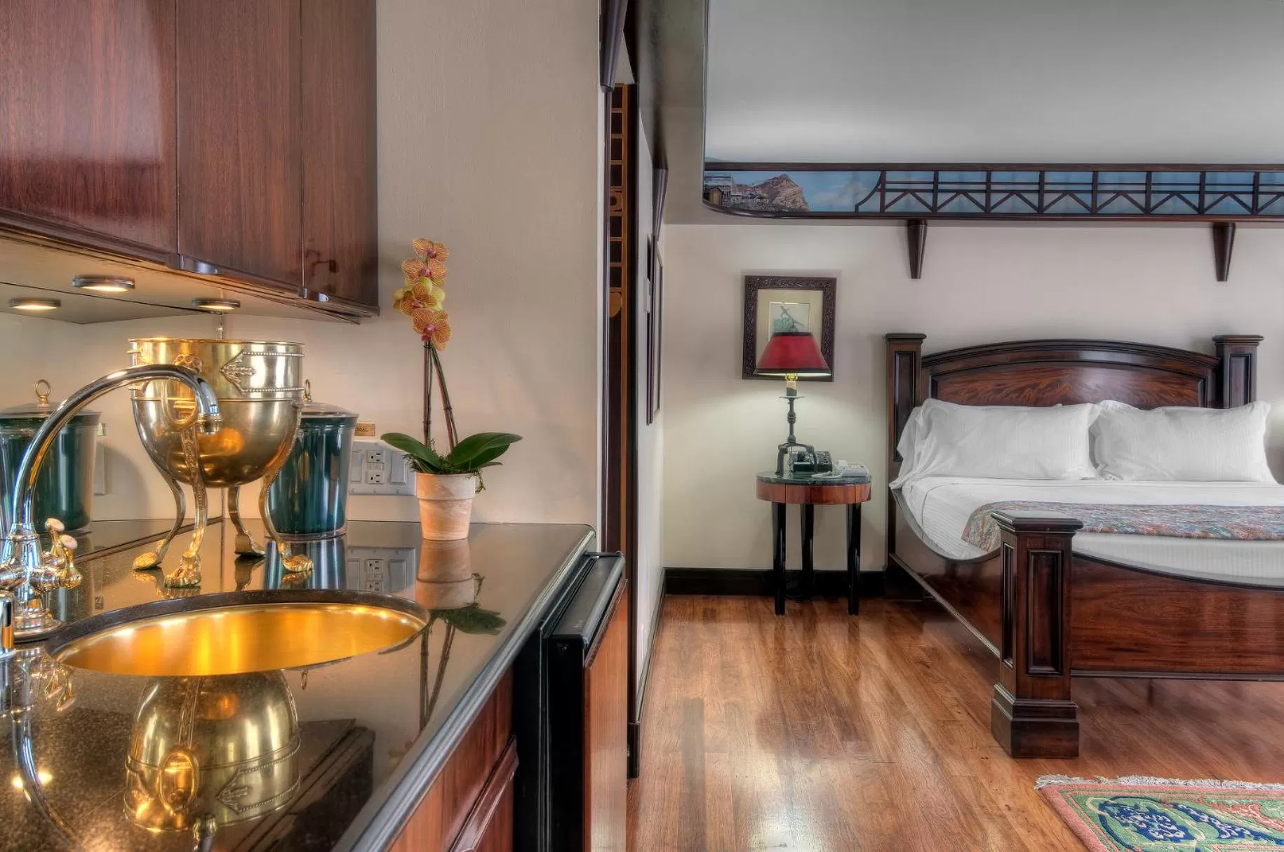 Photo of the whole room, Bed in Dinah's Garden Hotel