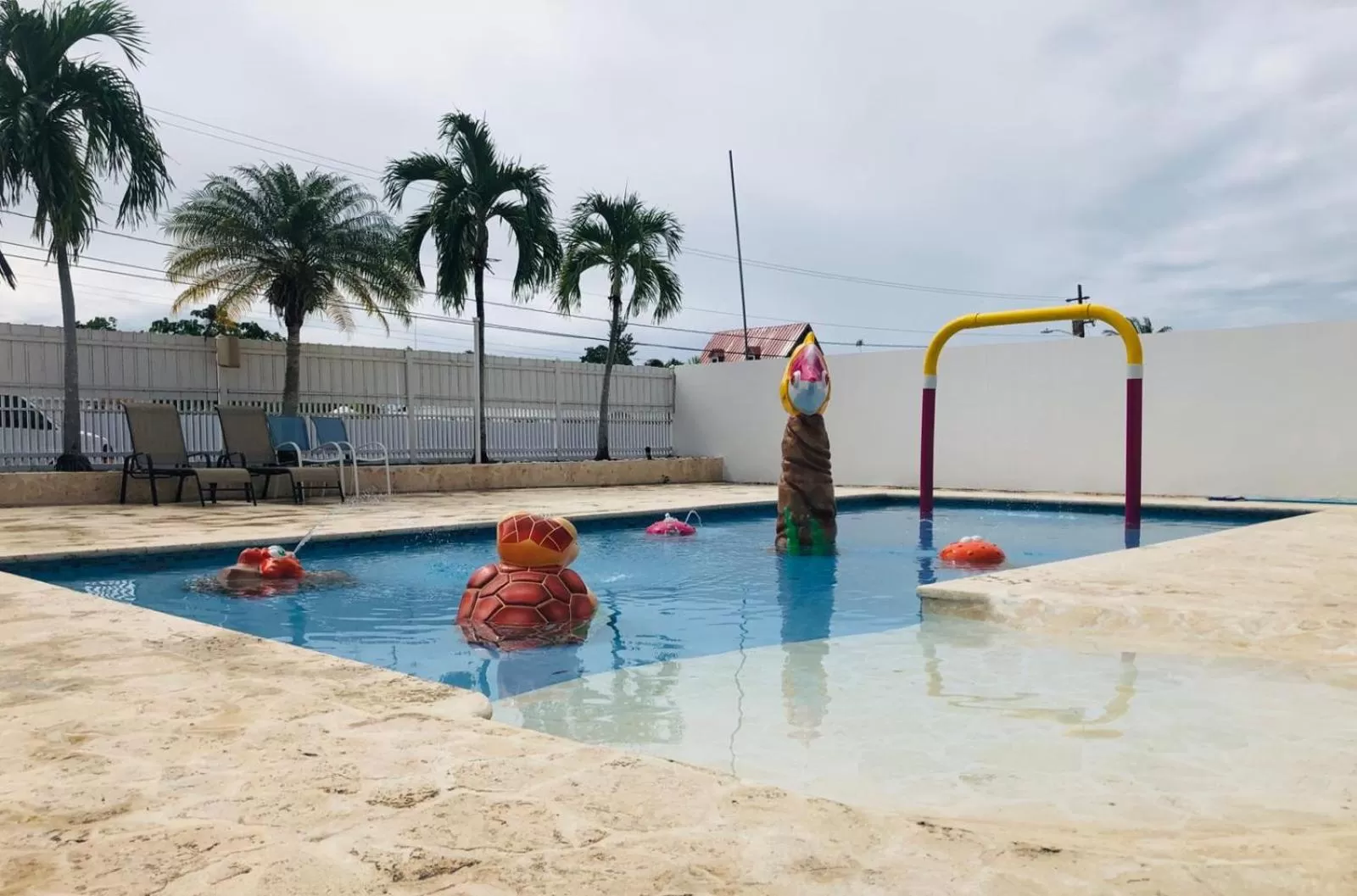 Swimming pool in Arecibo Inn