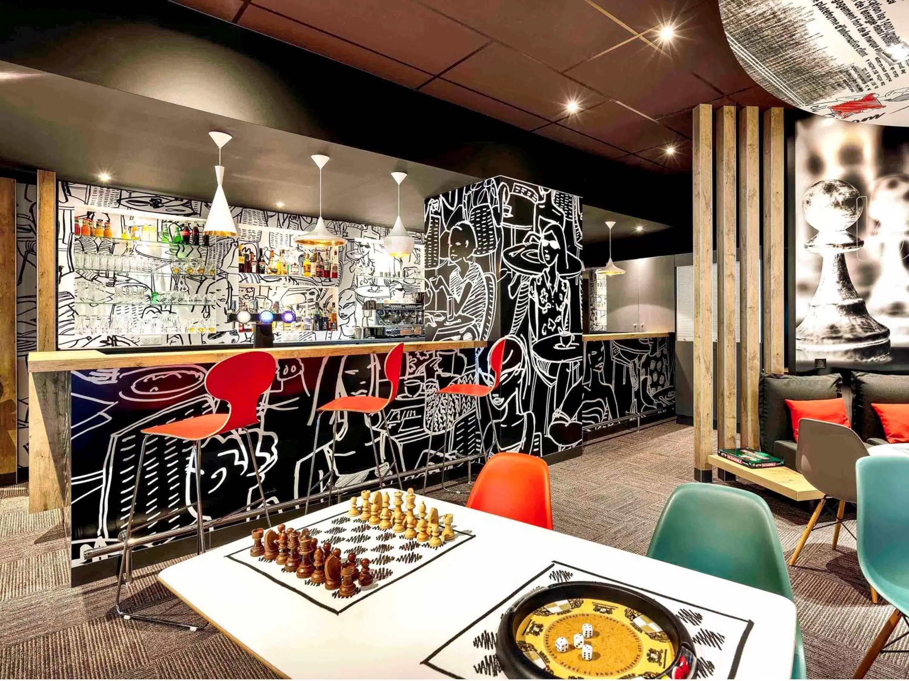 Lounge or bar in ibis Poitiers Site du Futuroscope
