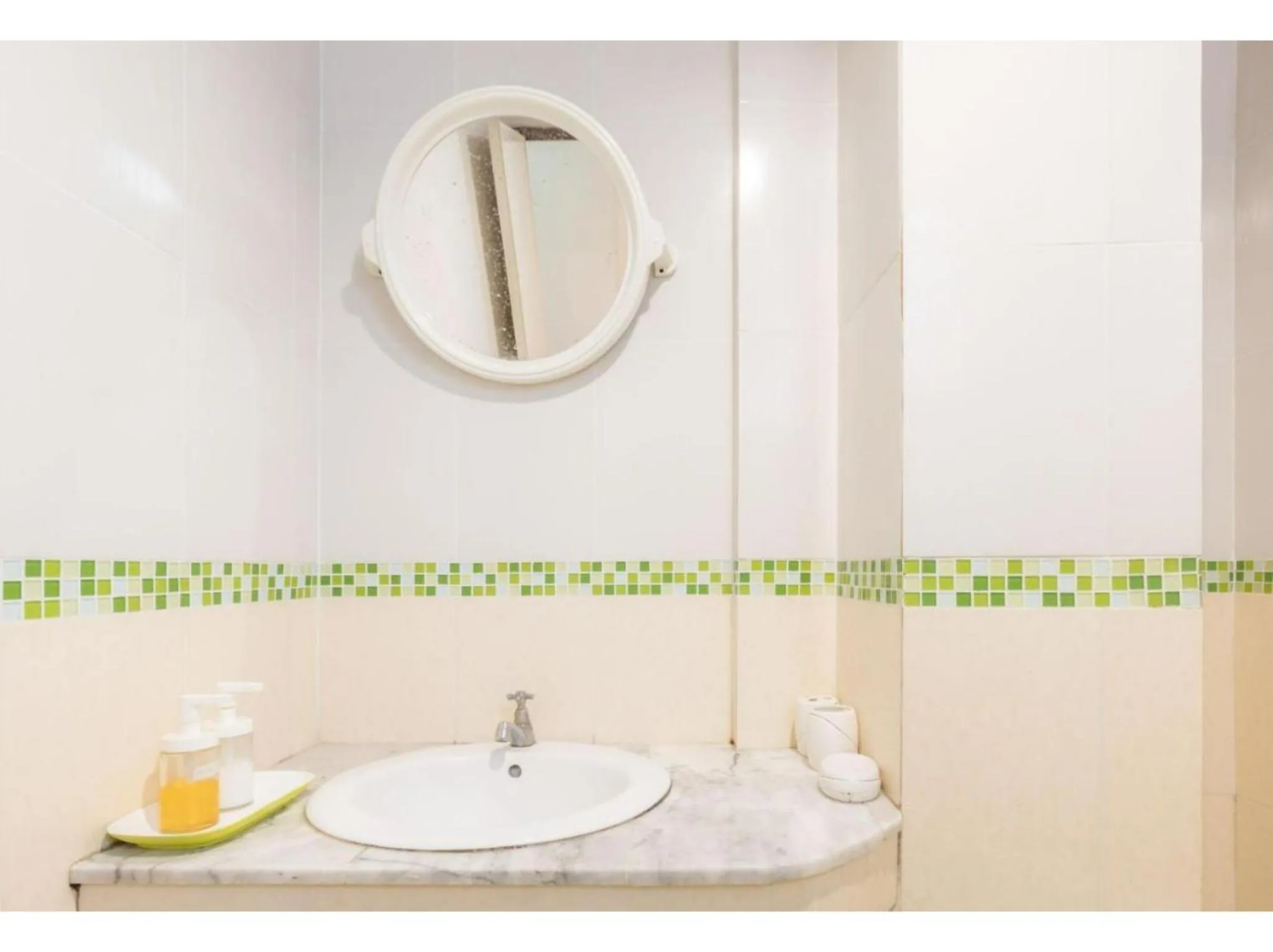 Bathroom in OYO 75405 Ladda Place