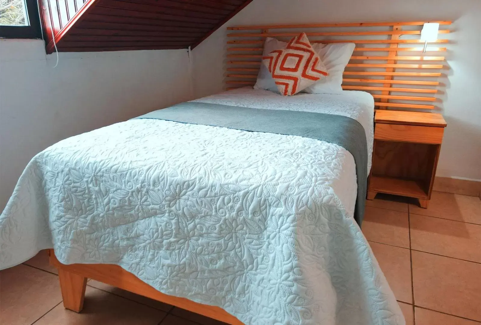 Standard Single Room with Shared Bathroom - single occupancy in Trebol Amarillo Bed & Breakfast Standard Single Room with Shared Bathroom - single occupancy in Trebol Amarillo Bed & Breakfast