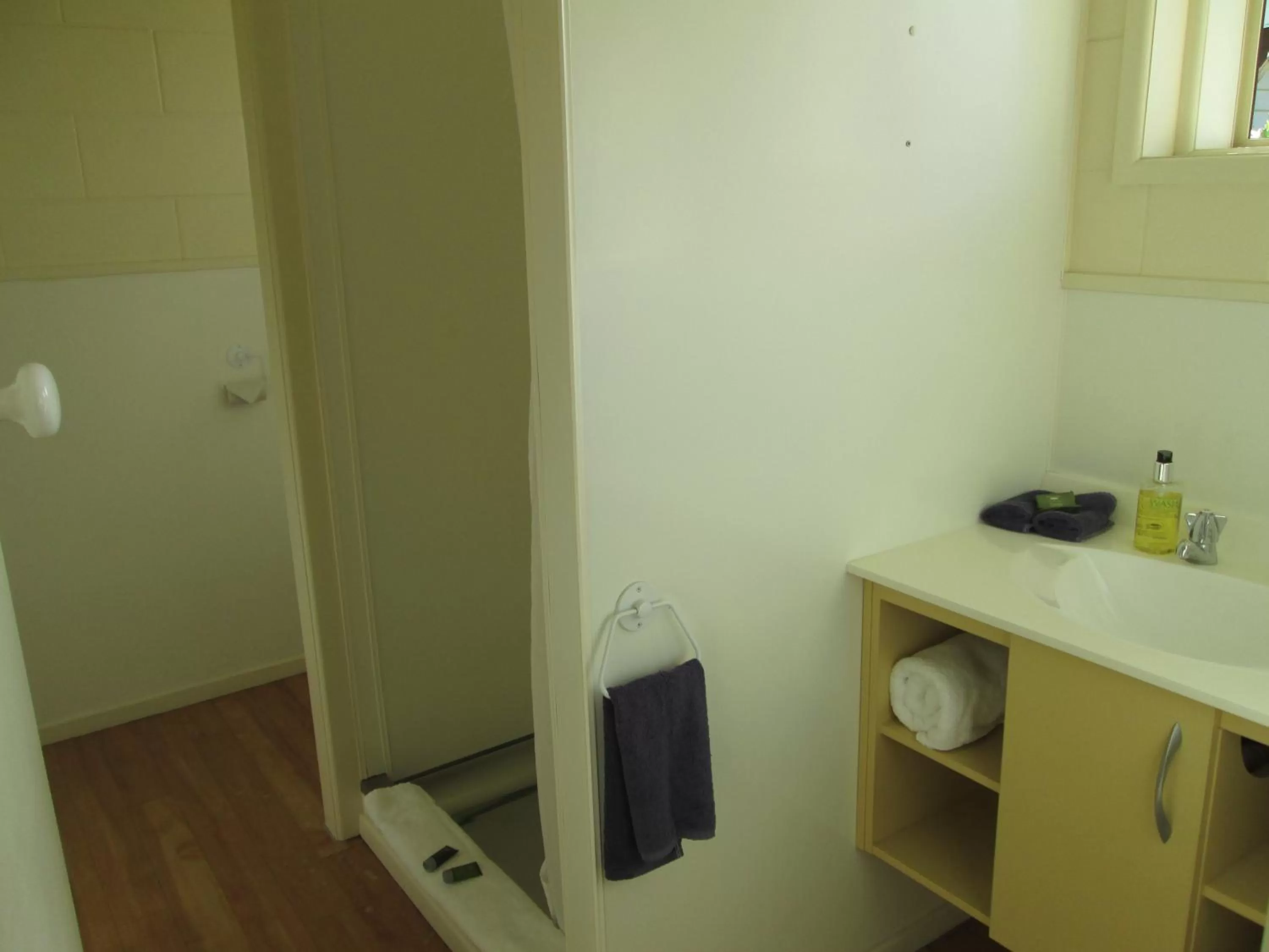 Standard Triple Room in Shortland Court Motel