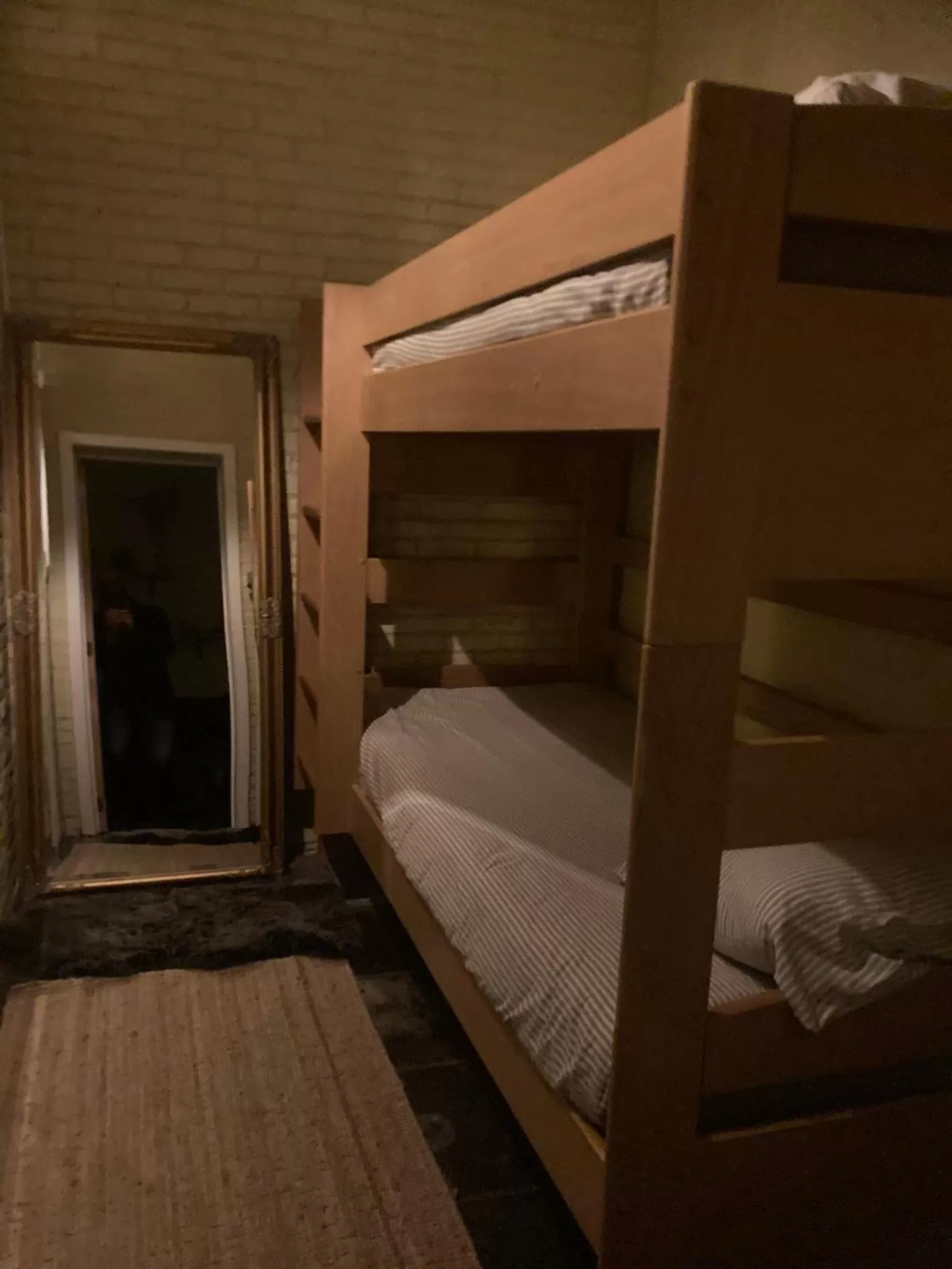 Bed in Canal Central