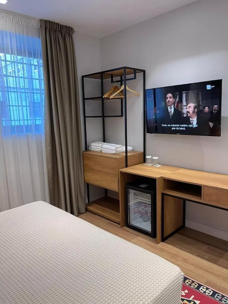 Communal lounge/ TV room, TV/Entertainment Center in 313 Villa City Center Hotel