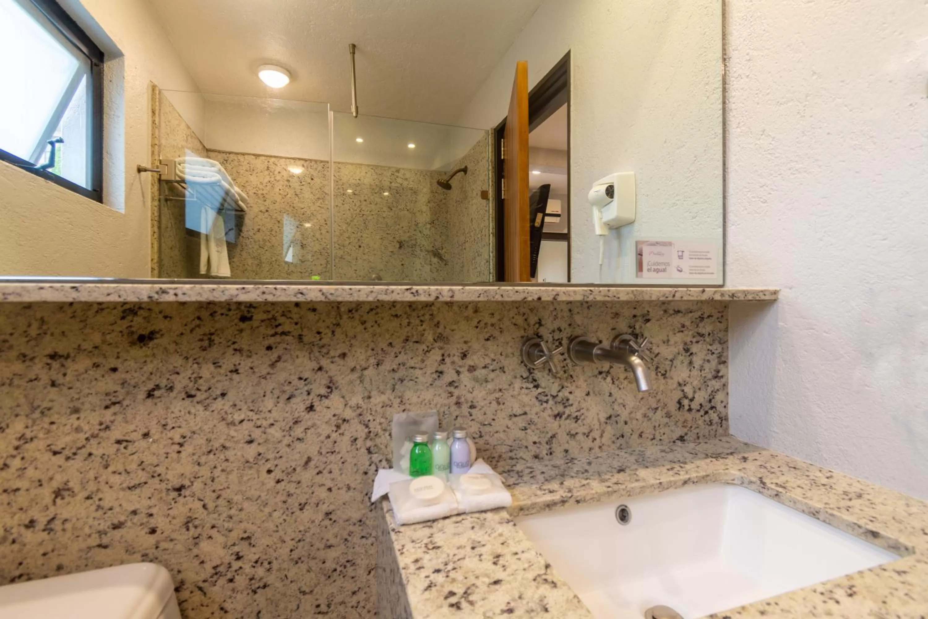 Bathroom in Hotel Flamingo Inn