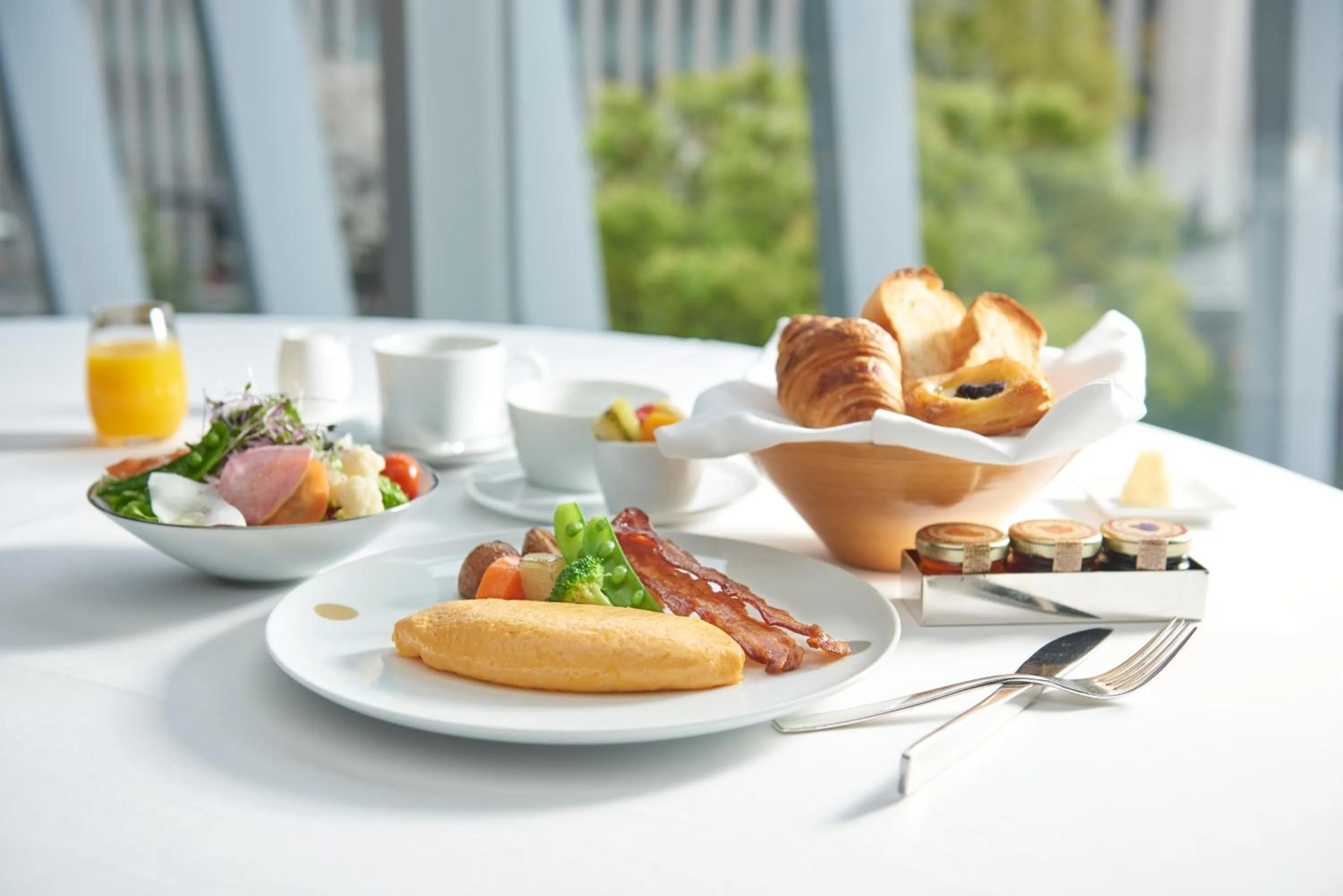 Restaurant/places to eat in The Capitol Hotel Tokyu