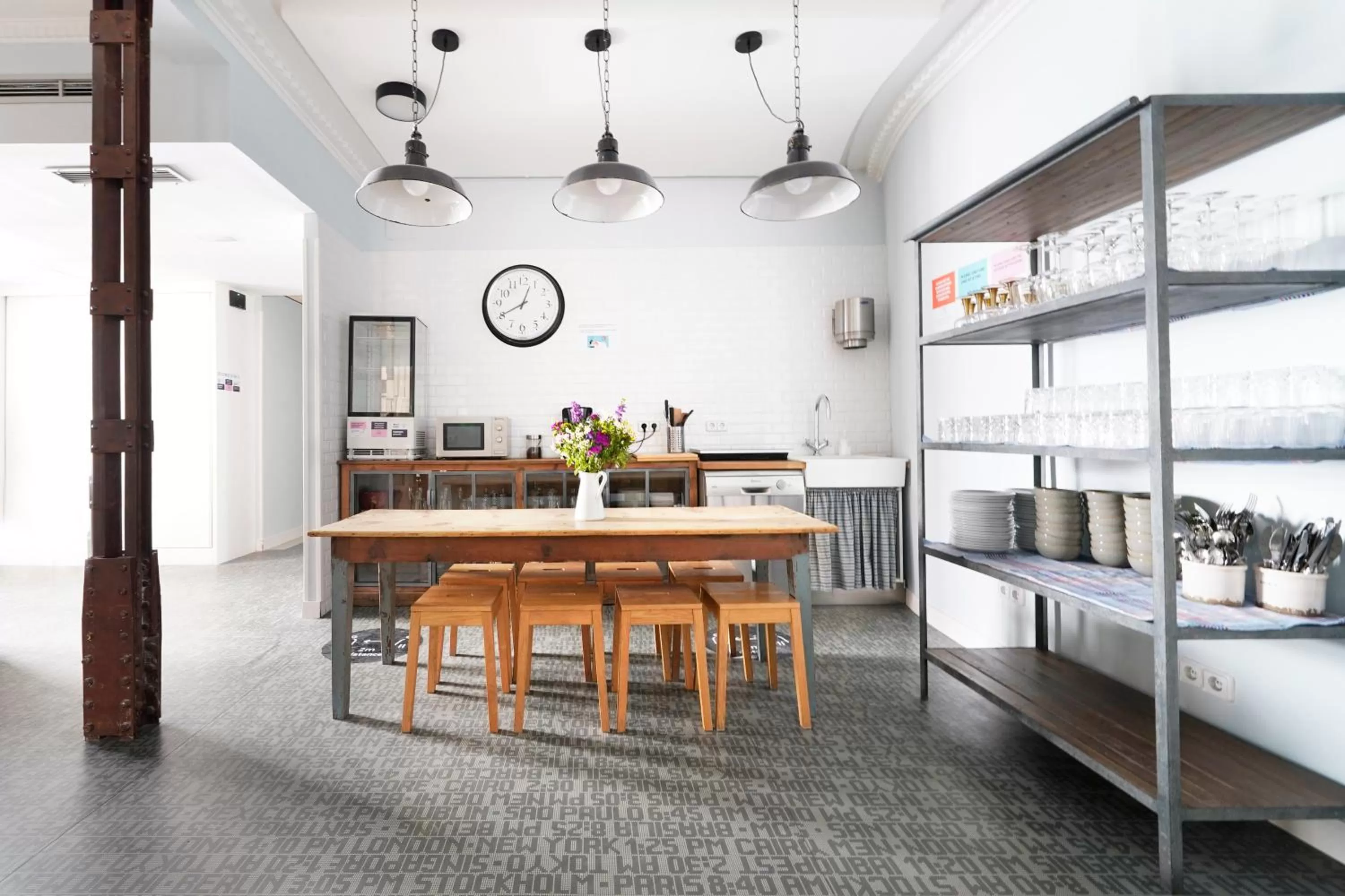 Communal kitchen in Numa Madrid Script