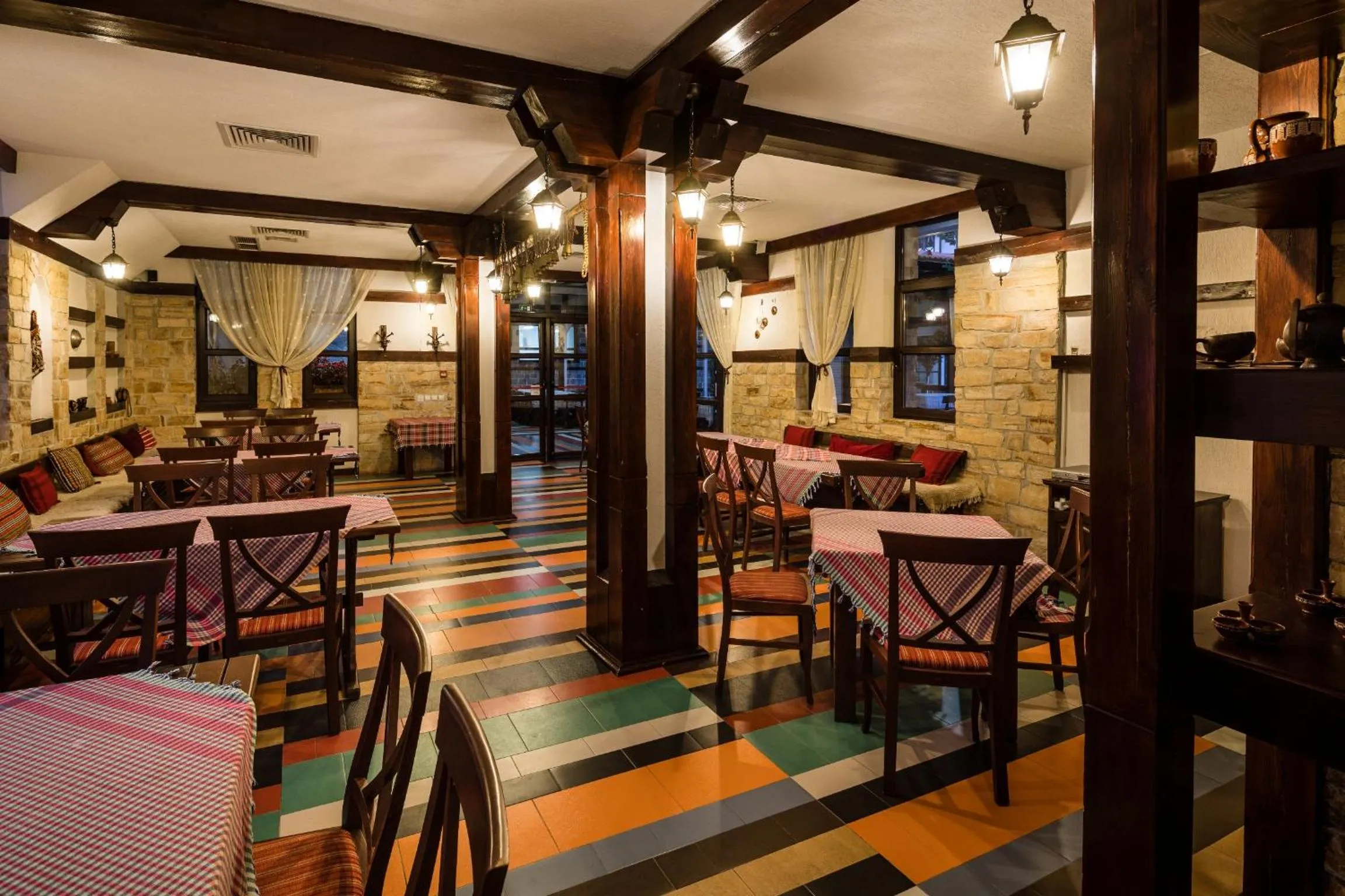 Restaurant/places to eat in SPA Hotel Ismena