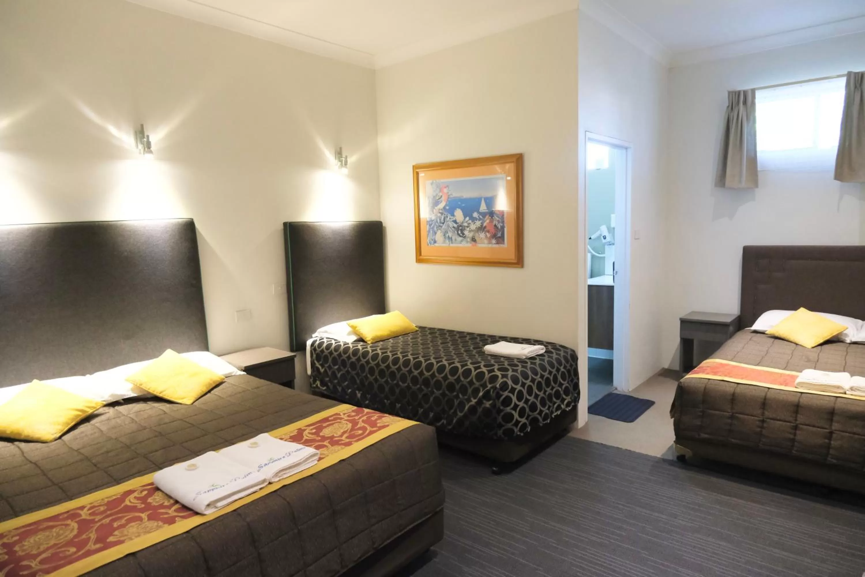 Bed in Sapphire Palms Motel