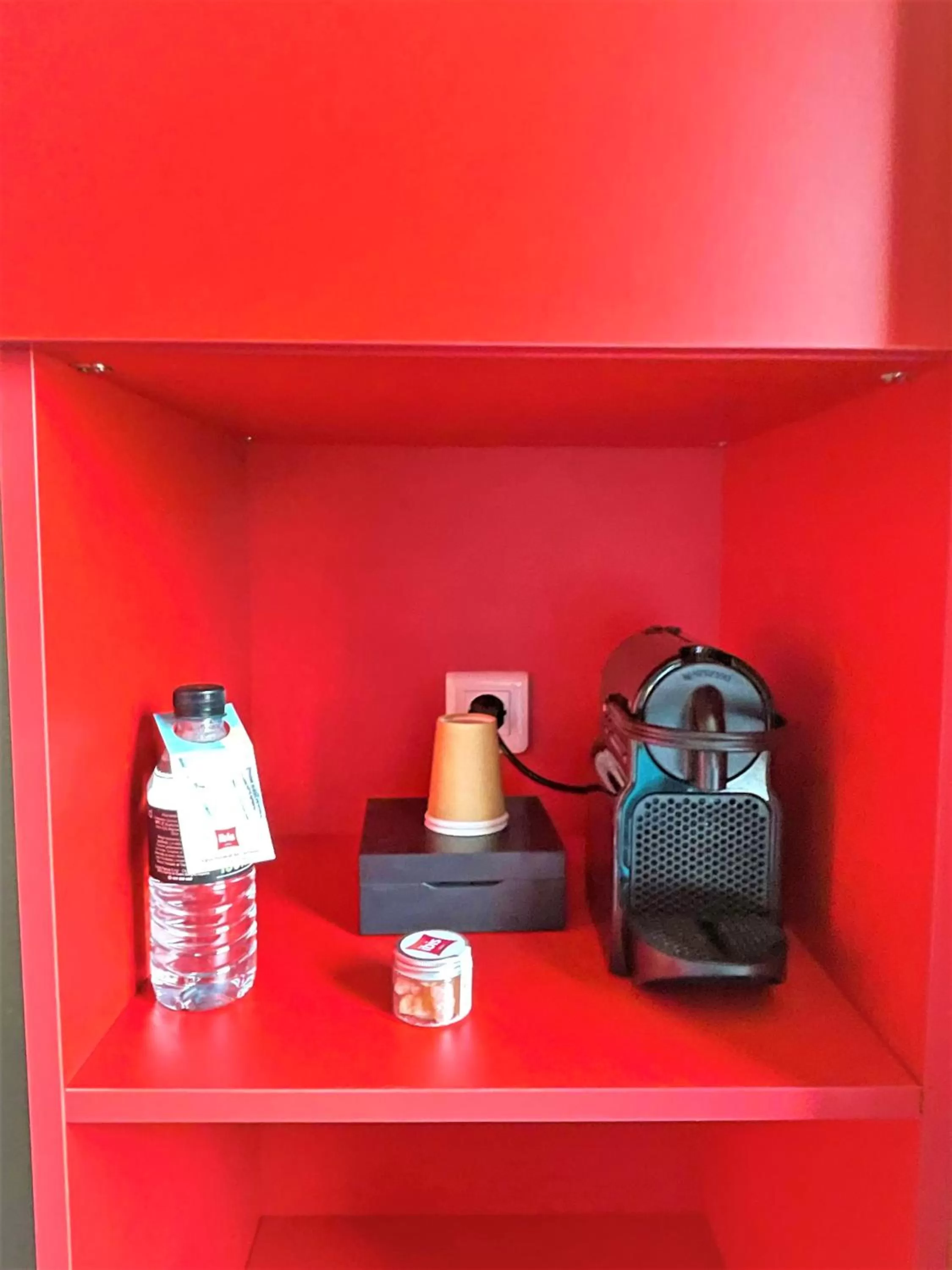 Coffee/tea facilities in Ibis Madrid Fuenlabrada