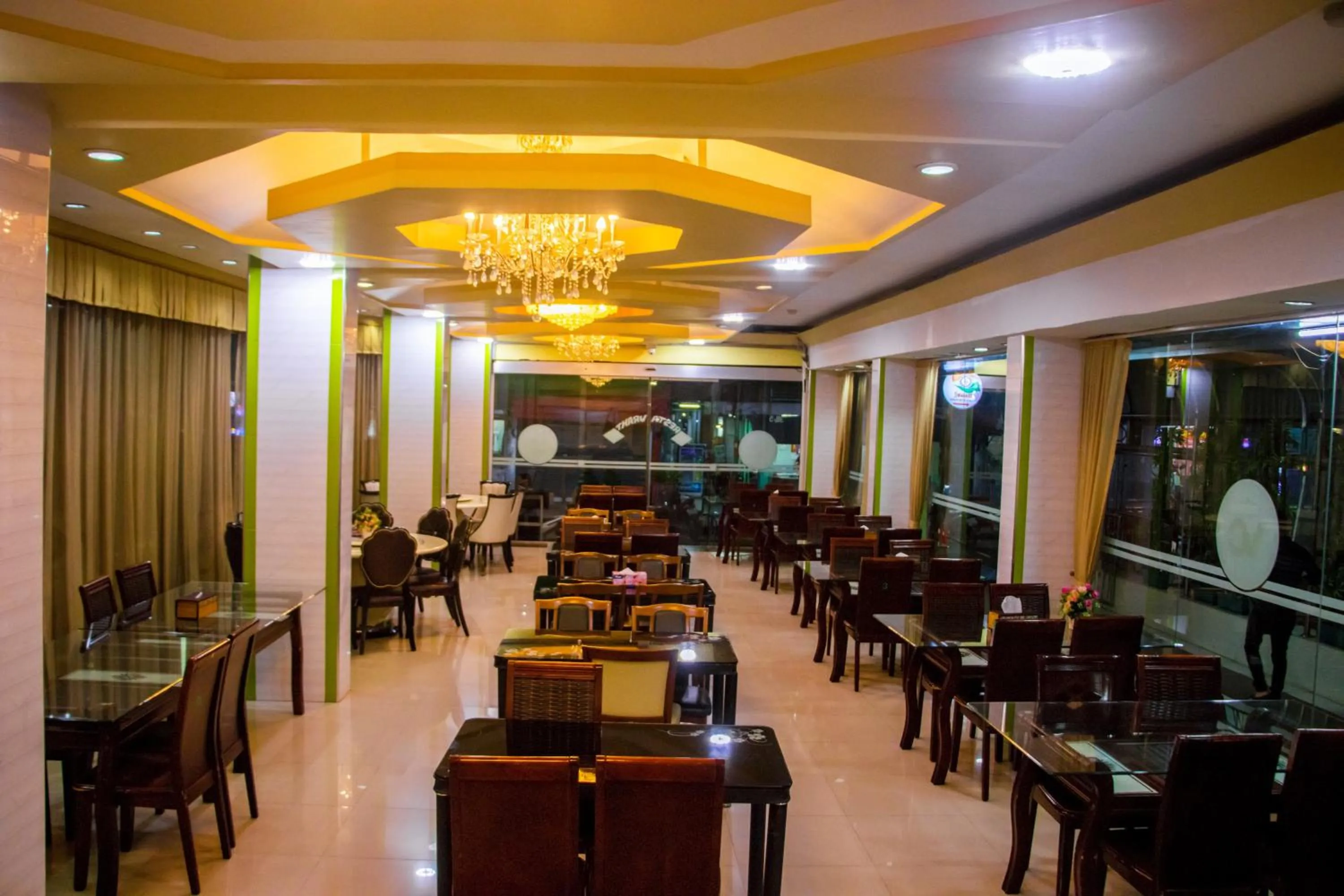 Restaurant/places to eat in Visiting Card Hotel & Resort
