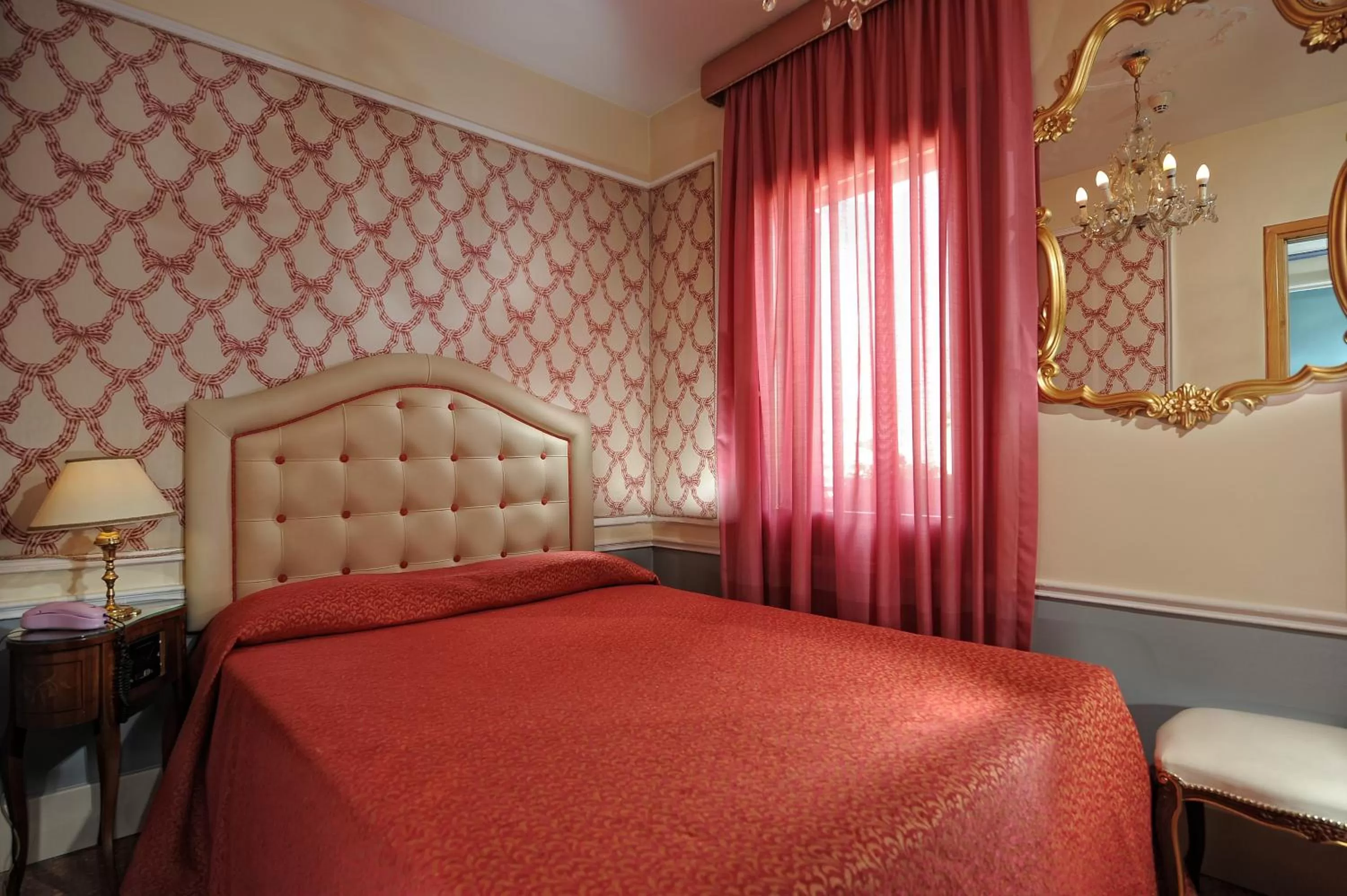 Single Room in Hotel Arlecchino