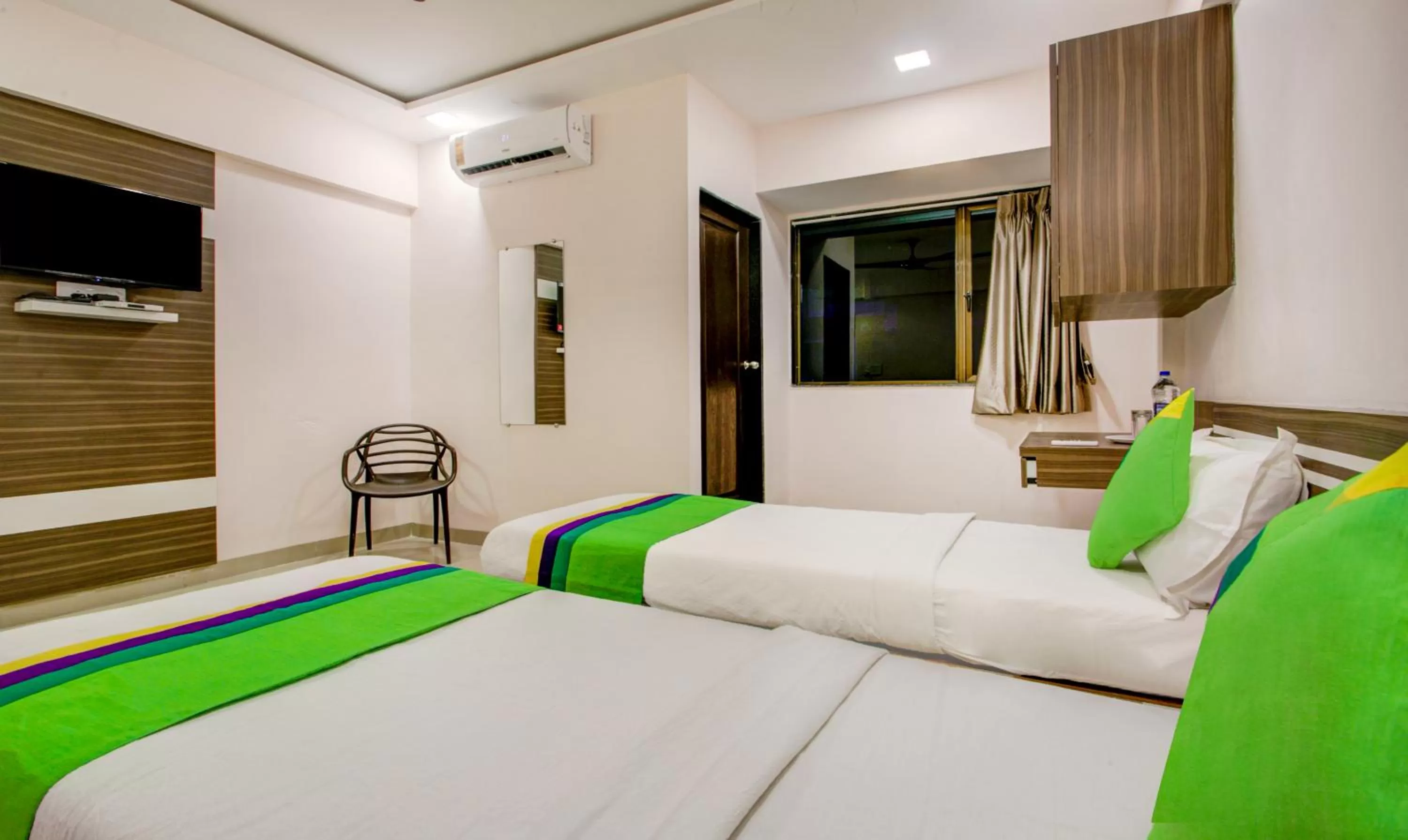 Bed in Treebo Kings Inn Vashi