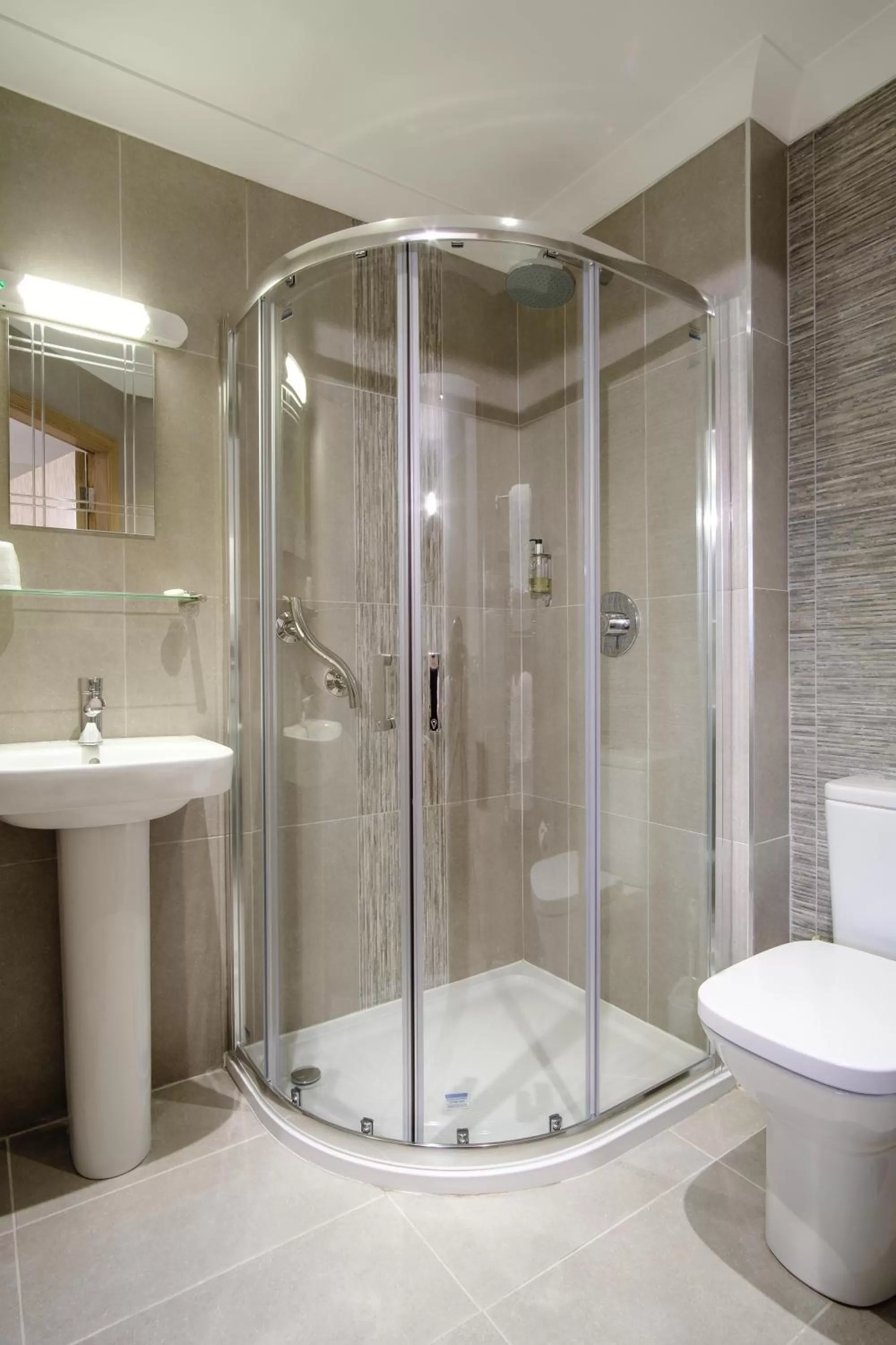 Shower in Victoria Hotel