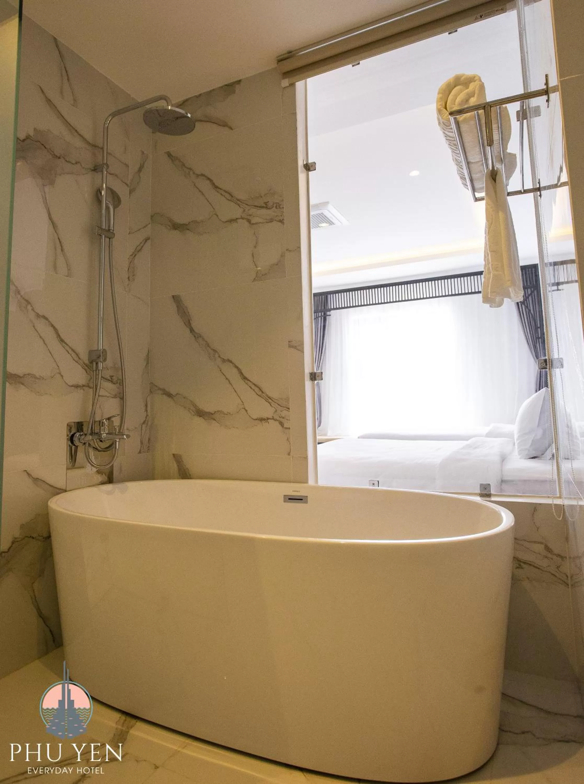 Shower in PHÚ YÊN EVERYDAY HOTEL