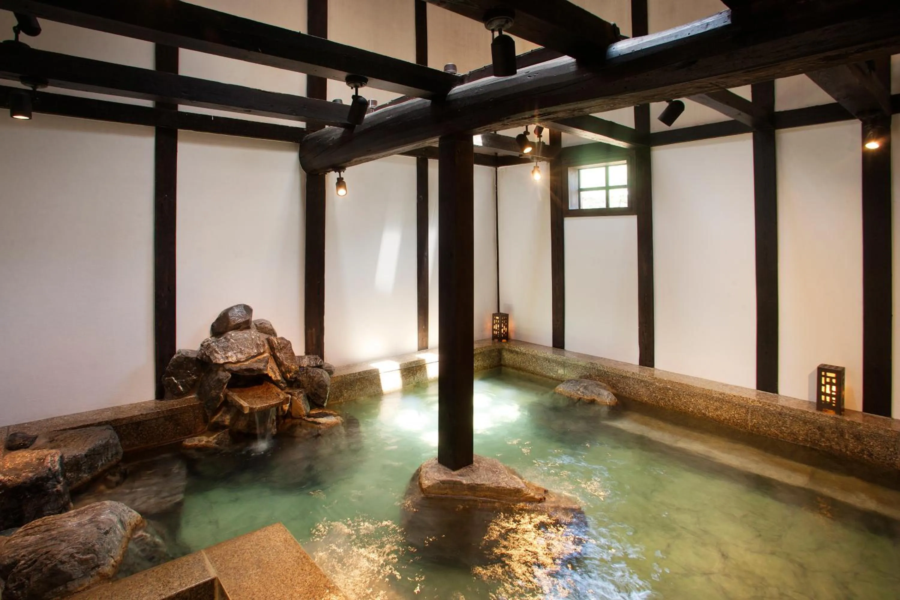 Hot Spring Bath in Honjin Hiranoya Annex