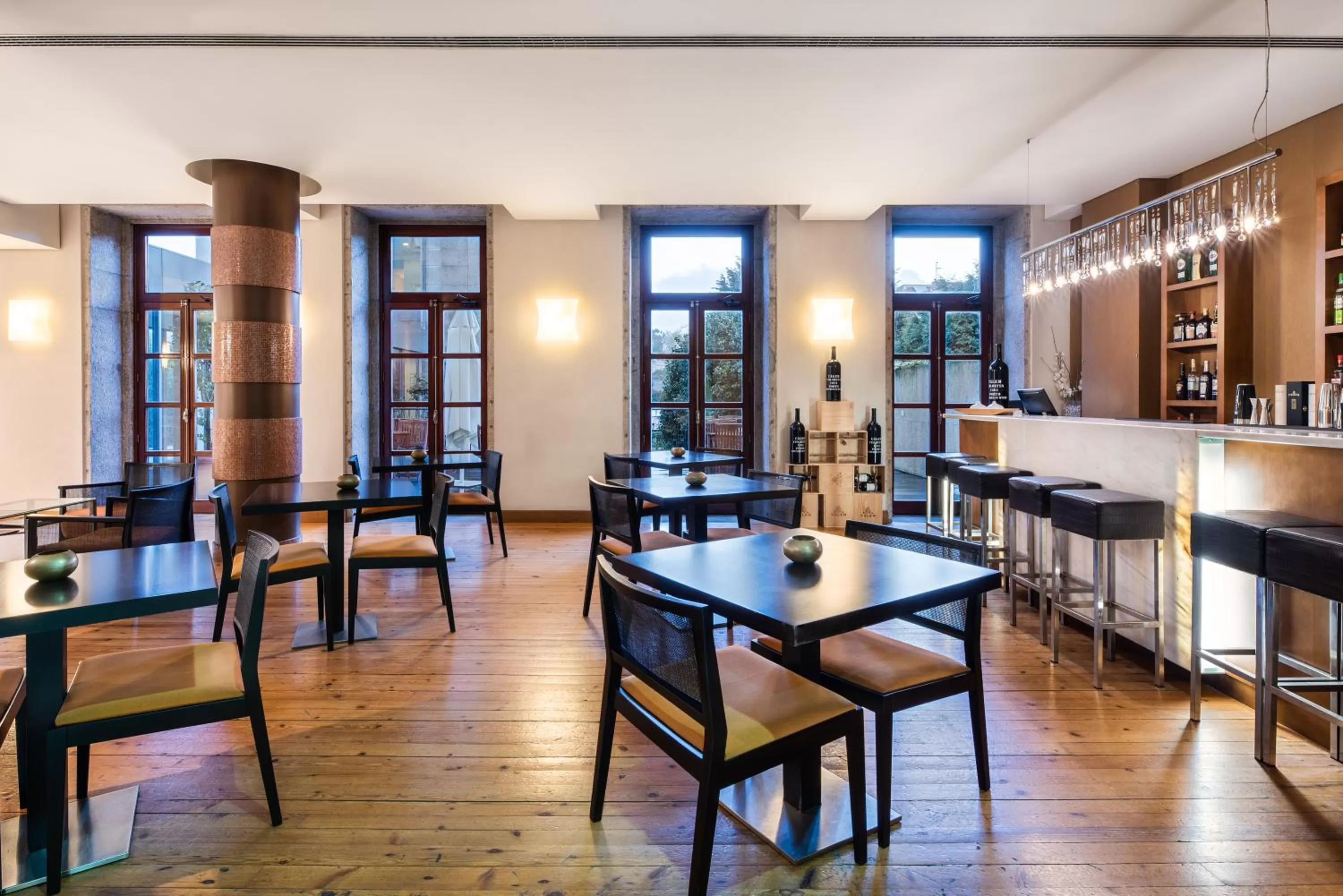 Lounge or bar in Eurostars das Artes