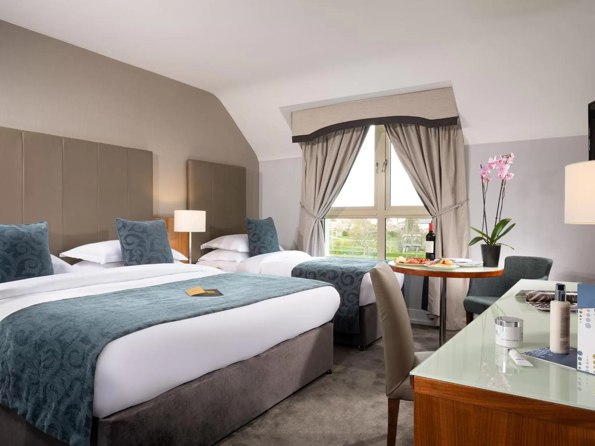Bedroom, Bed in Castleknock Hotel